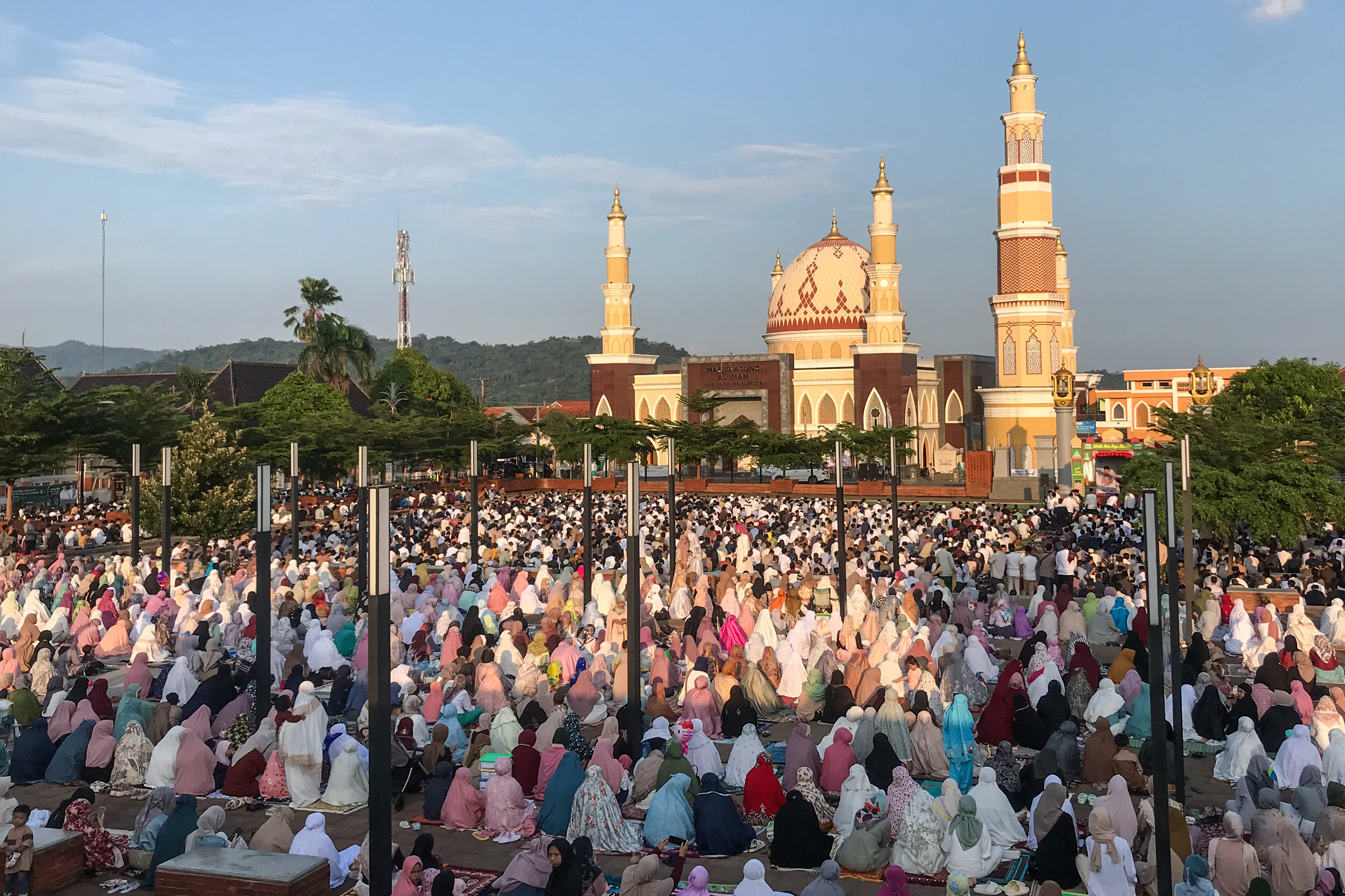 Hypeabis Grebeg Syawal Hingga Riyoyo Kupat Ini Tradisi Lebaran Unik