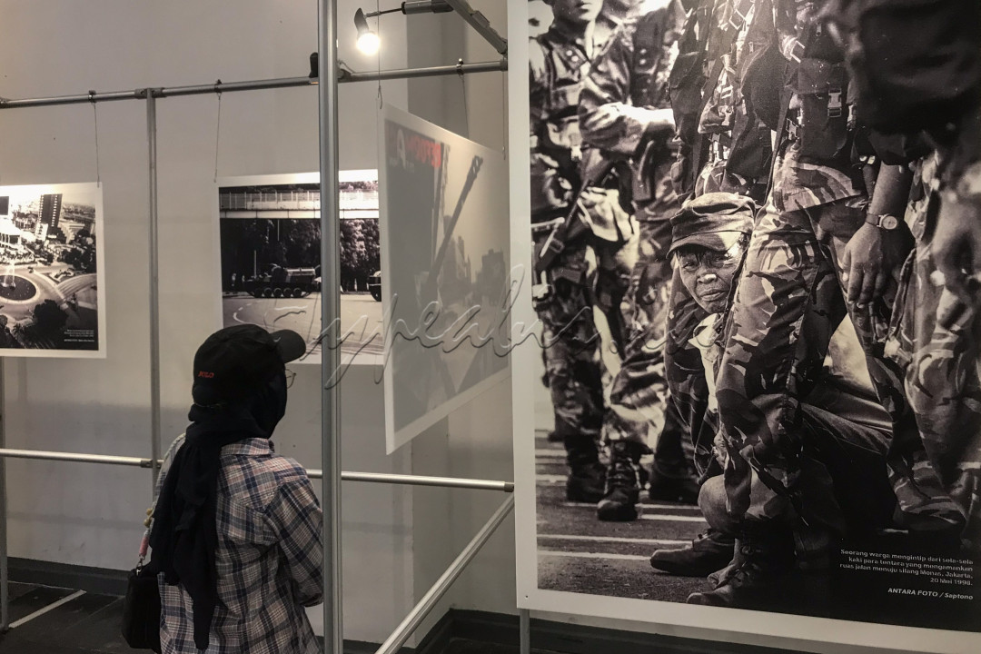 Hypeabis MELIHAT PAMERAN FOTO 25 TAHUN REFORMASI