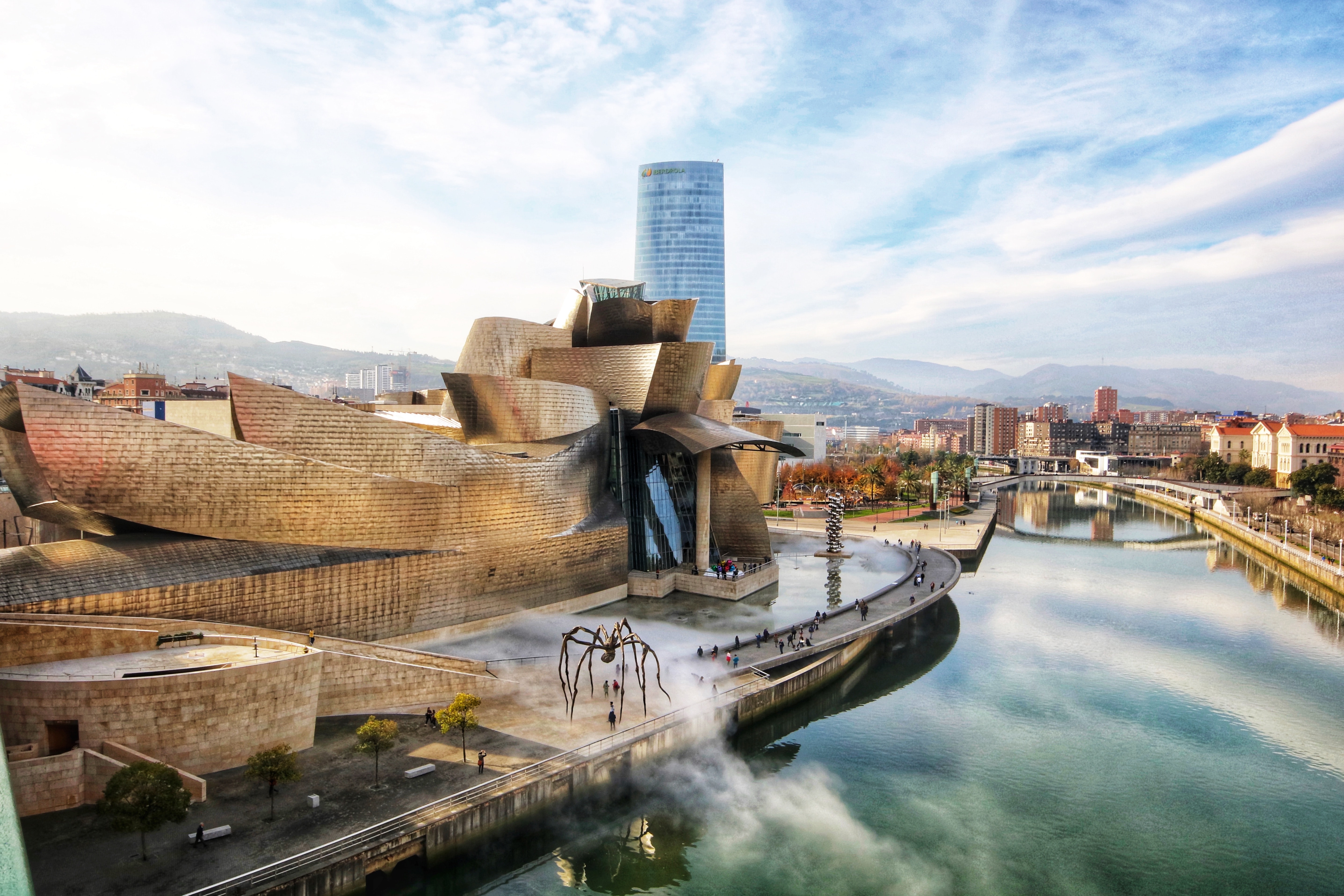 Museo Guggenheim de Bilbao (Photo by Jorge Fernández Salas on Unsplash)