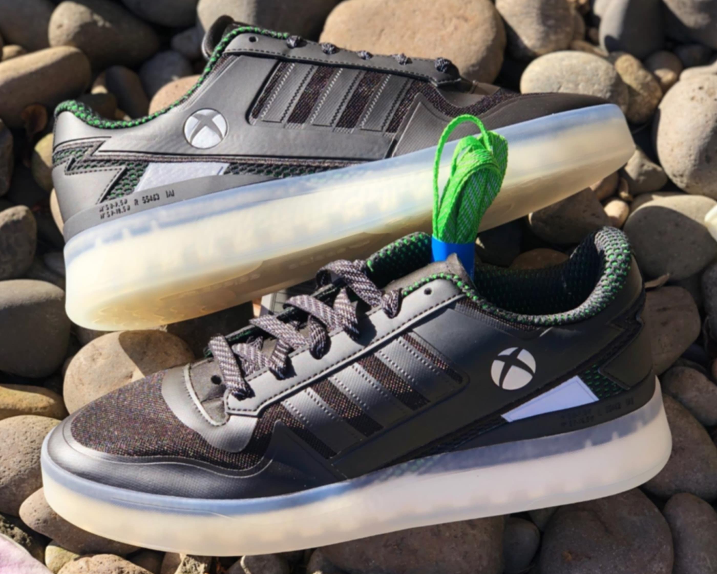 Purwarupa sepatu Adidas x Xbox (Complex)