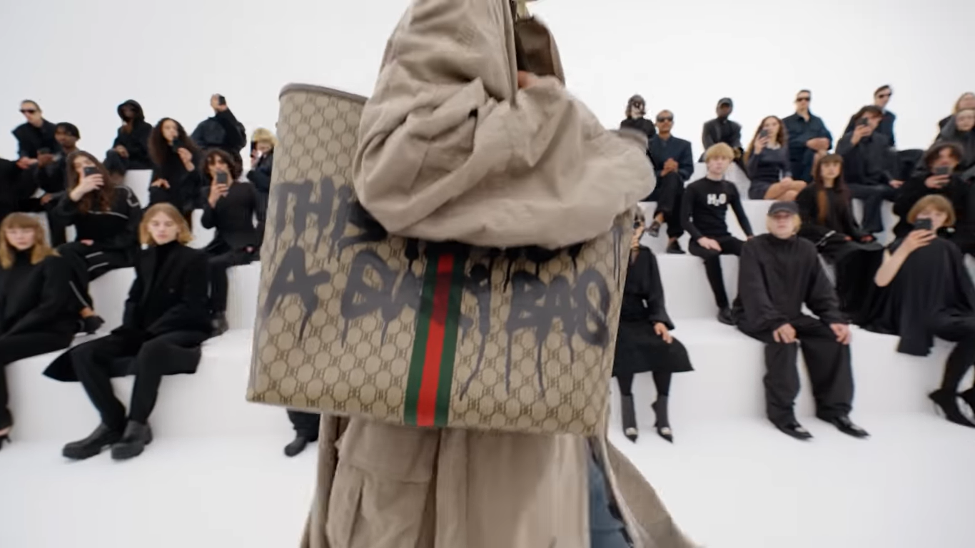 This is Not A Gucci Bag (Dok. Balenciaga)