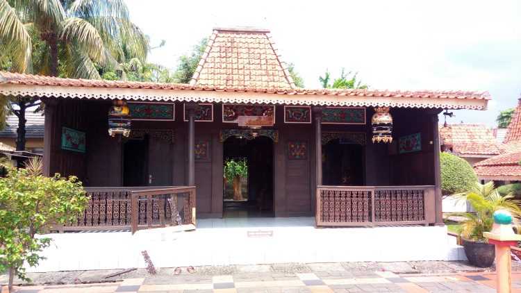  Rumah Joglo Betawi (Dok. yuksinau.id)