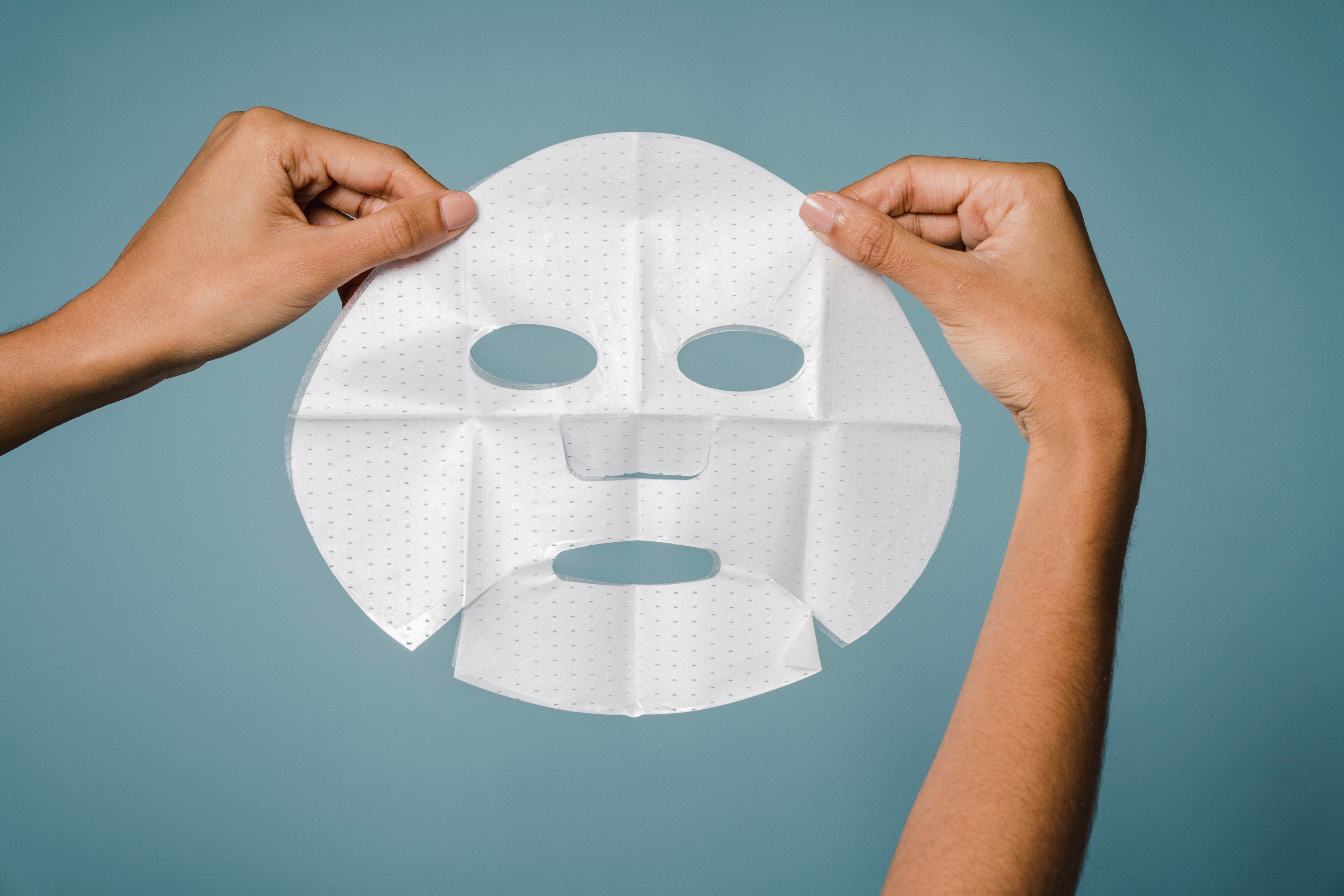 Ilustrasi masker wajah lembaran (sheet mask). (Dok. Sora Shimazaki dari Pexels)
