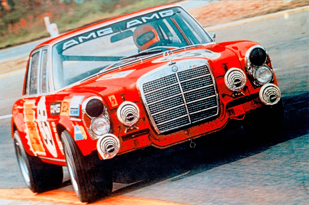 Pada balapan 24 Hours of Spa-Francorchamps 1971, Hans Heyer dan Clemens Schickentanz mencapai posisi kedua dan menjadi sensasi. (Dok. Mercedes-Benz Classic Archive)