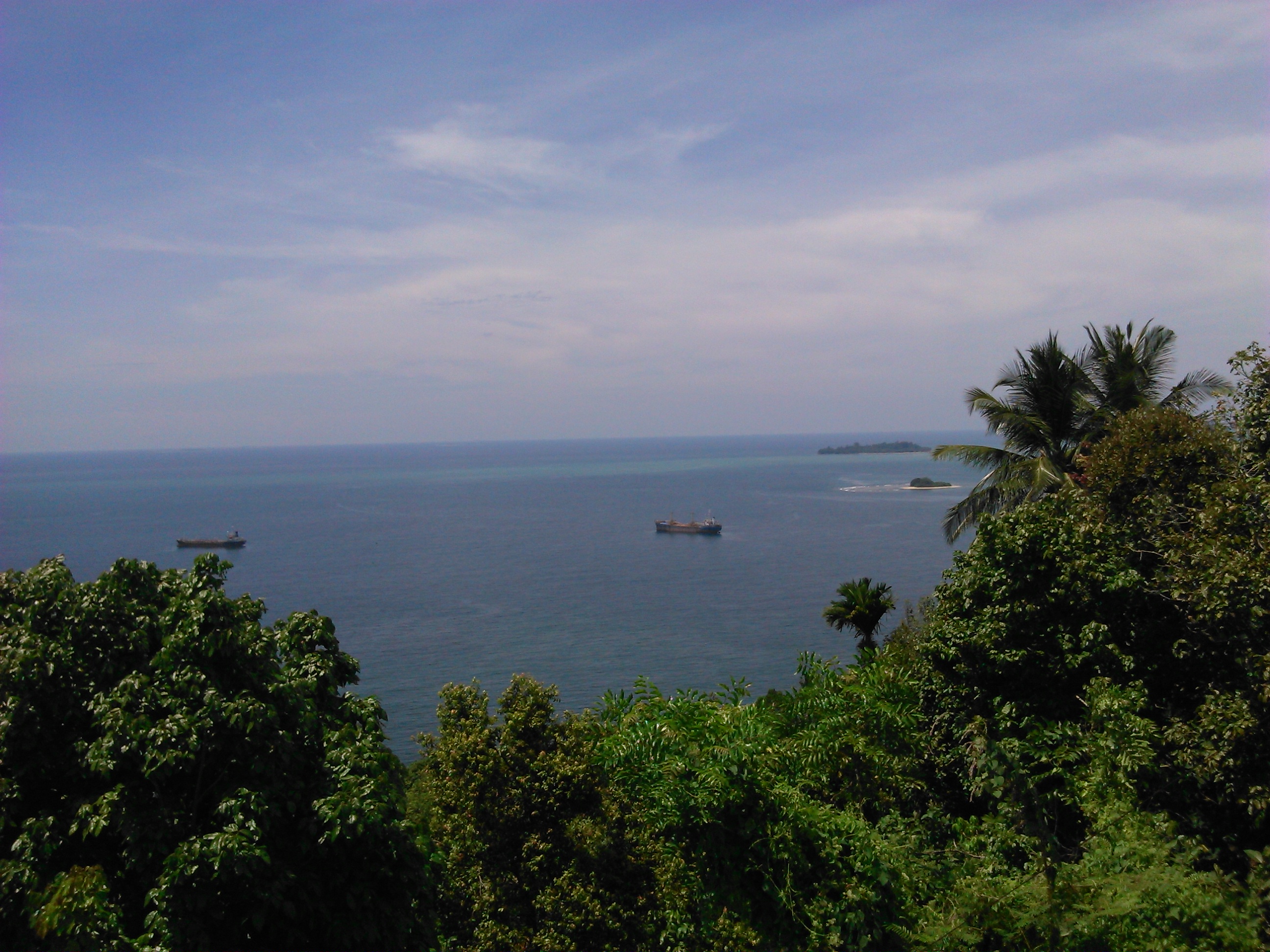 Panorama Samudra Hindia dari Mercusuar Bukit Lampu, Padang, Sumatra Barat (dok: Hypeabis/Rezha Hadyan)
