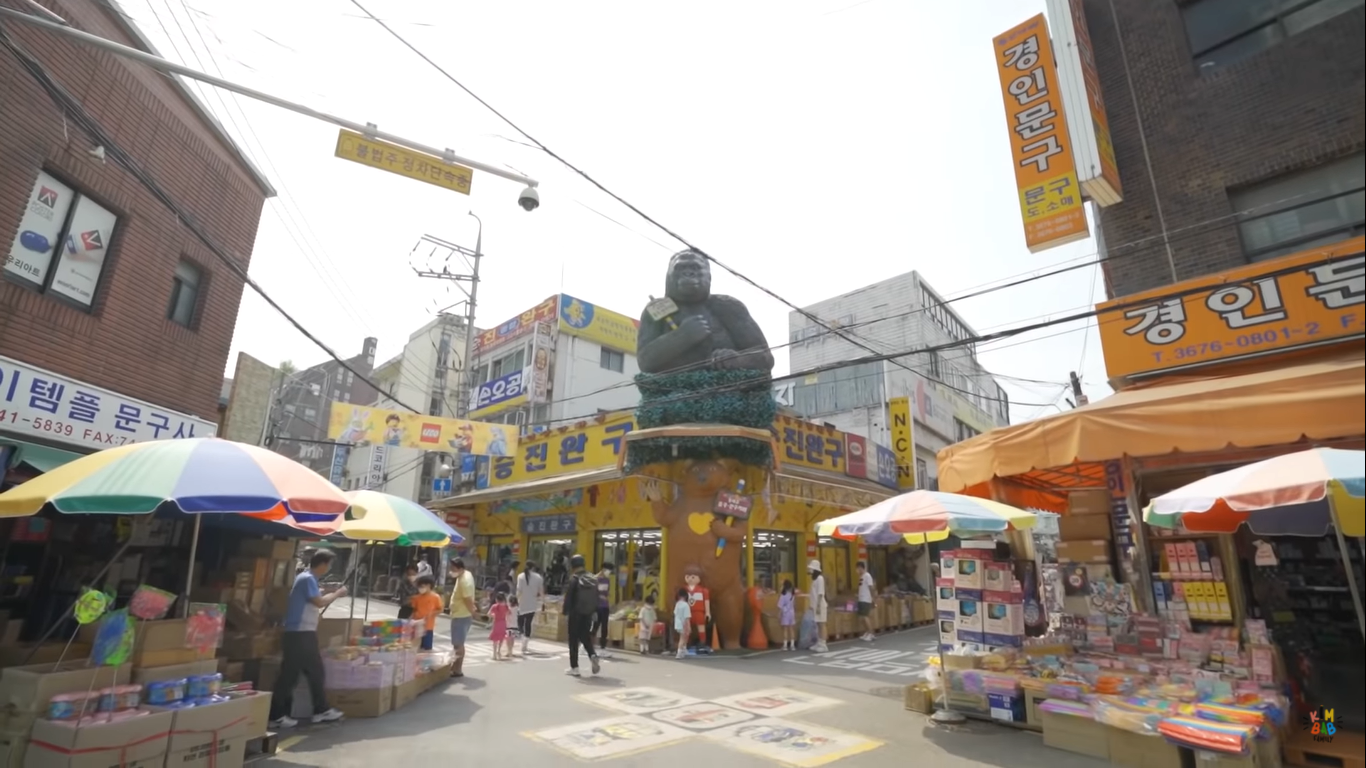 Changshin-dong Toy Street (Dok. Youtube Kimbap Family)