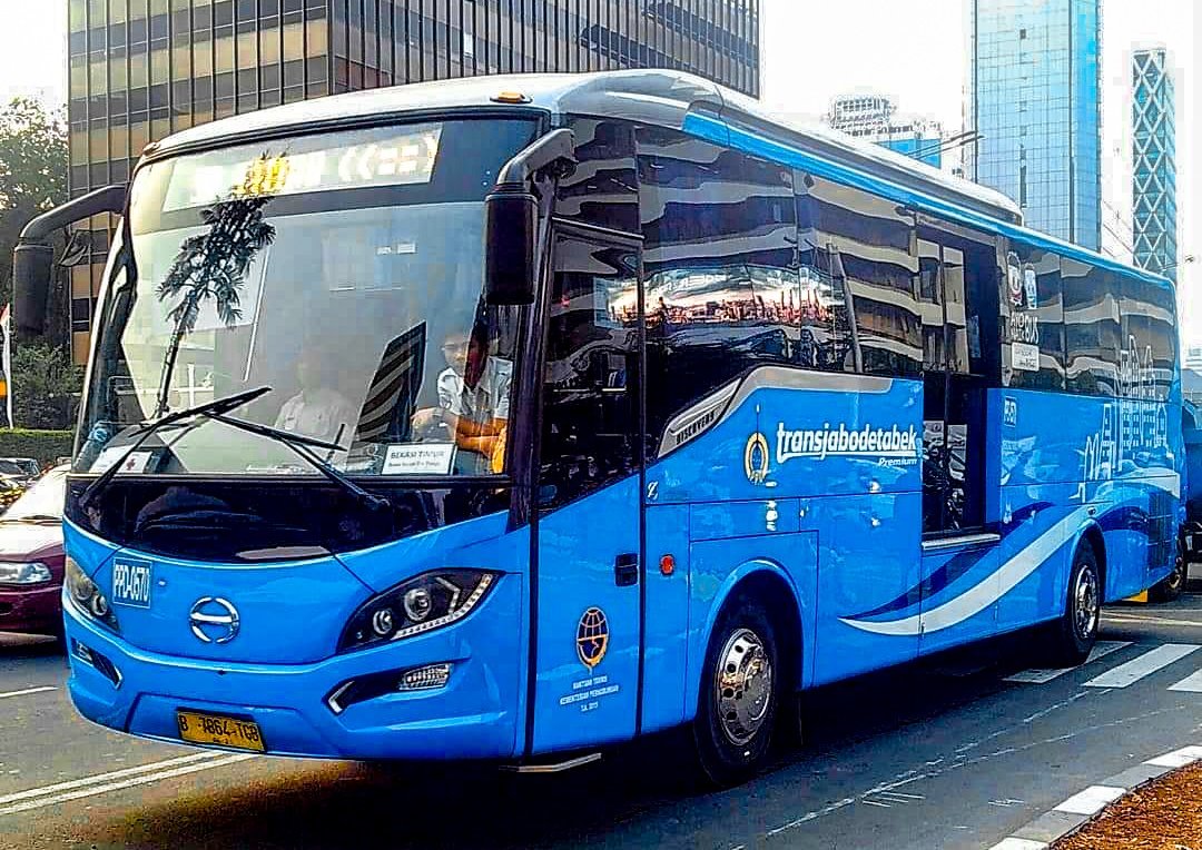 Bus JR Connexion atau Transjabodetabek Premium PPD (dok: Perum PPD)