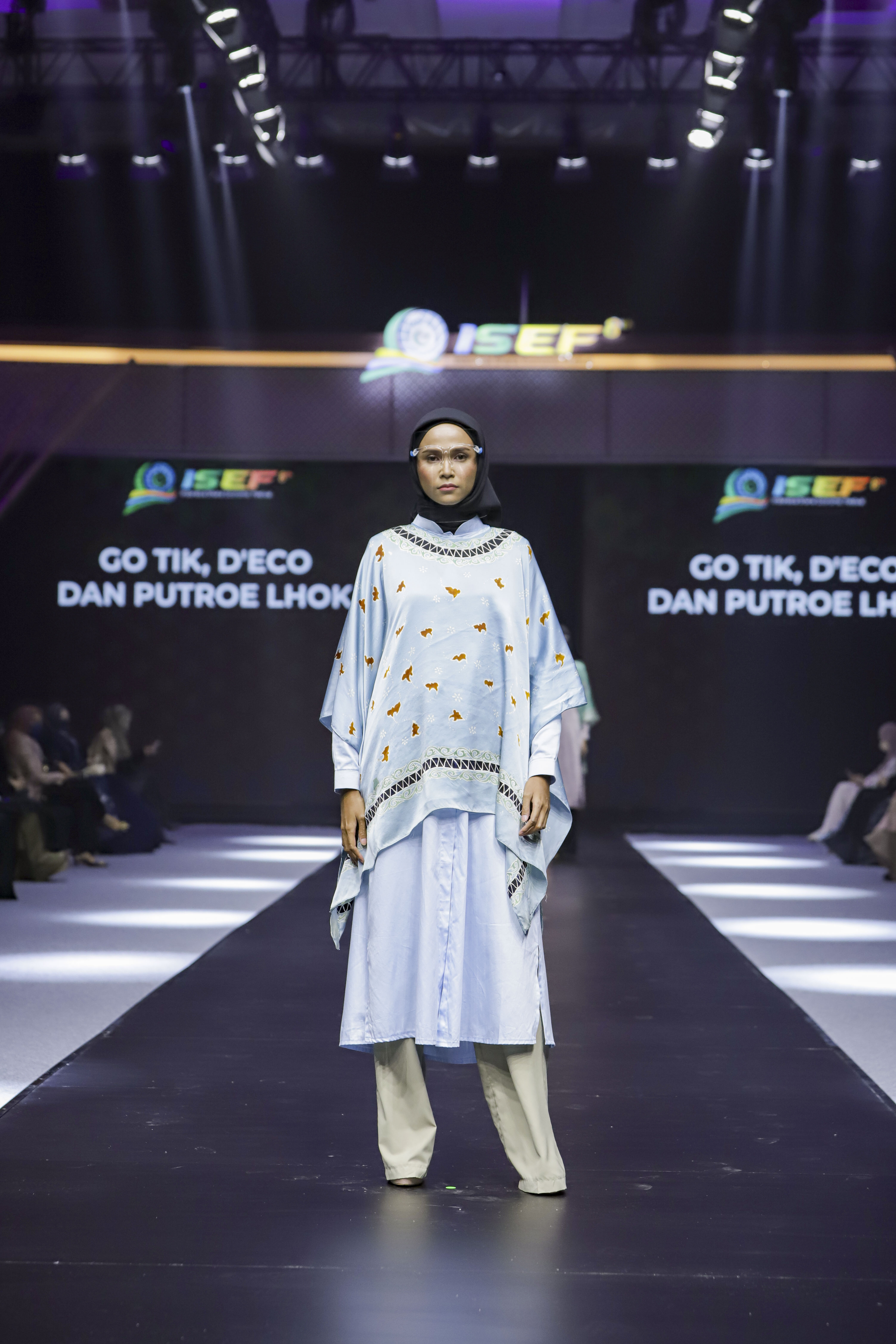 Koleksi Dian Risty & Go Tik, D'Eco, dan Putroe Lhok. (Dok. ISEF 2021, Indonesia Fashion Chamber)