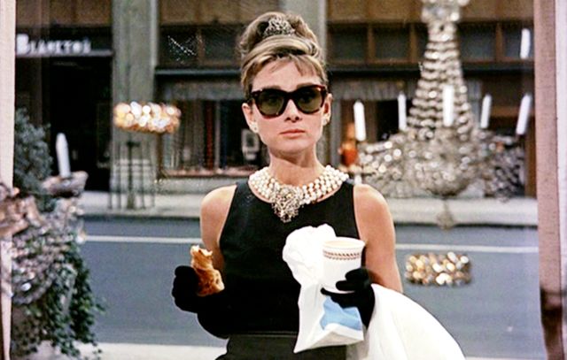 Audrey Hepburn sebagai Holly Golightly di film Breakfast at Tiffany's. (Dok. Paramount Pictures)