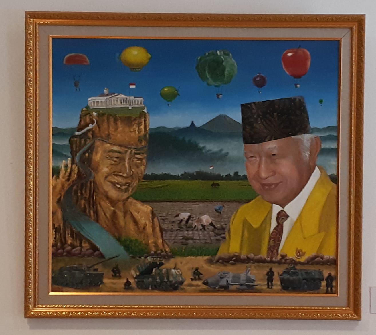 Lukisan "Rakyat Makmur Sejahtera Bersama Presiden Soeharto" karya Alfonsus Tantar Mantano. (Dok. hypeabis/YSO)
