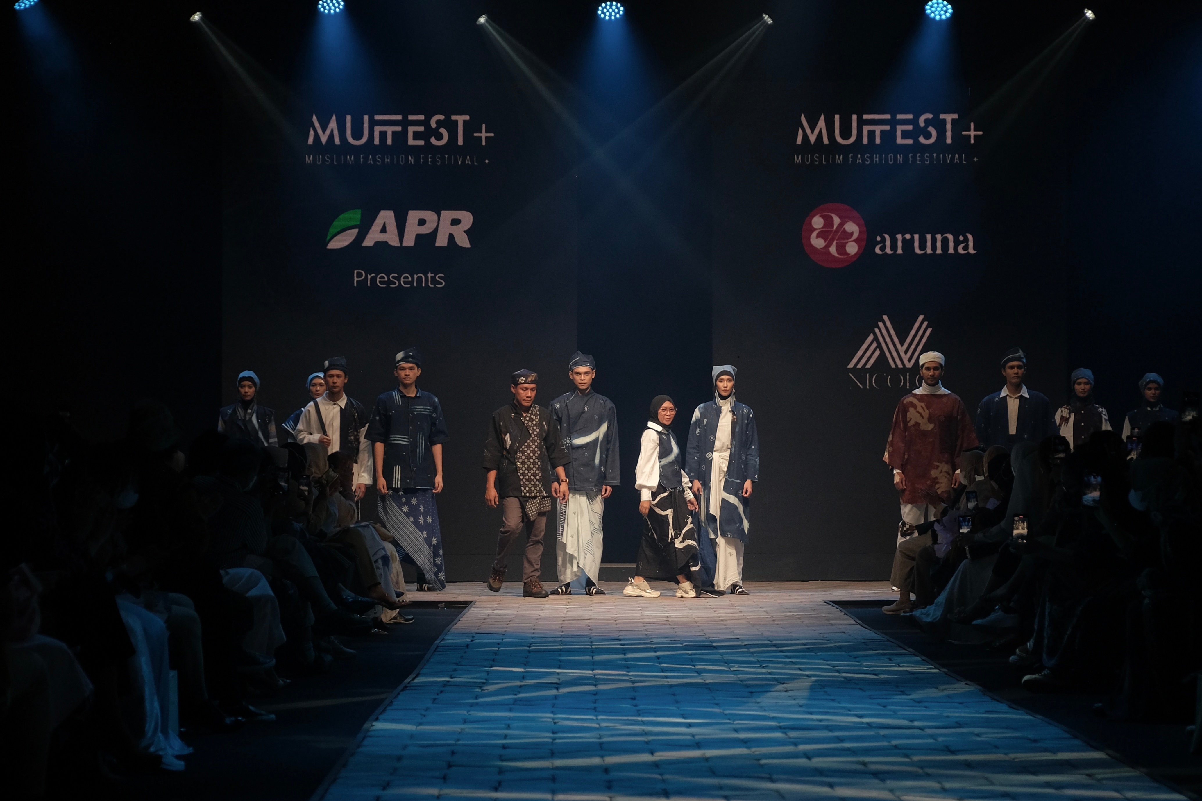 Koleksi UMKM Aruna Collective X Nicolo dalam Sustainable Modest Fashion, Muslim Fashion Festival (MUFFEST+) 2022, Kamis (21/04/2022). (Sumber: MUFFEST+ 2022)