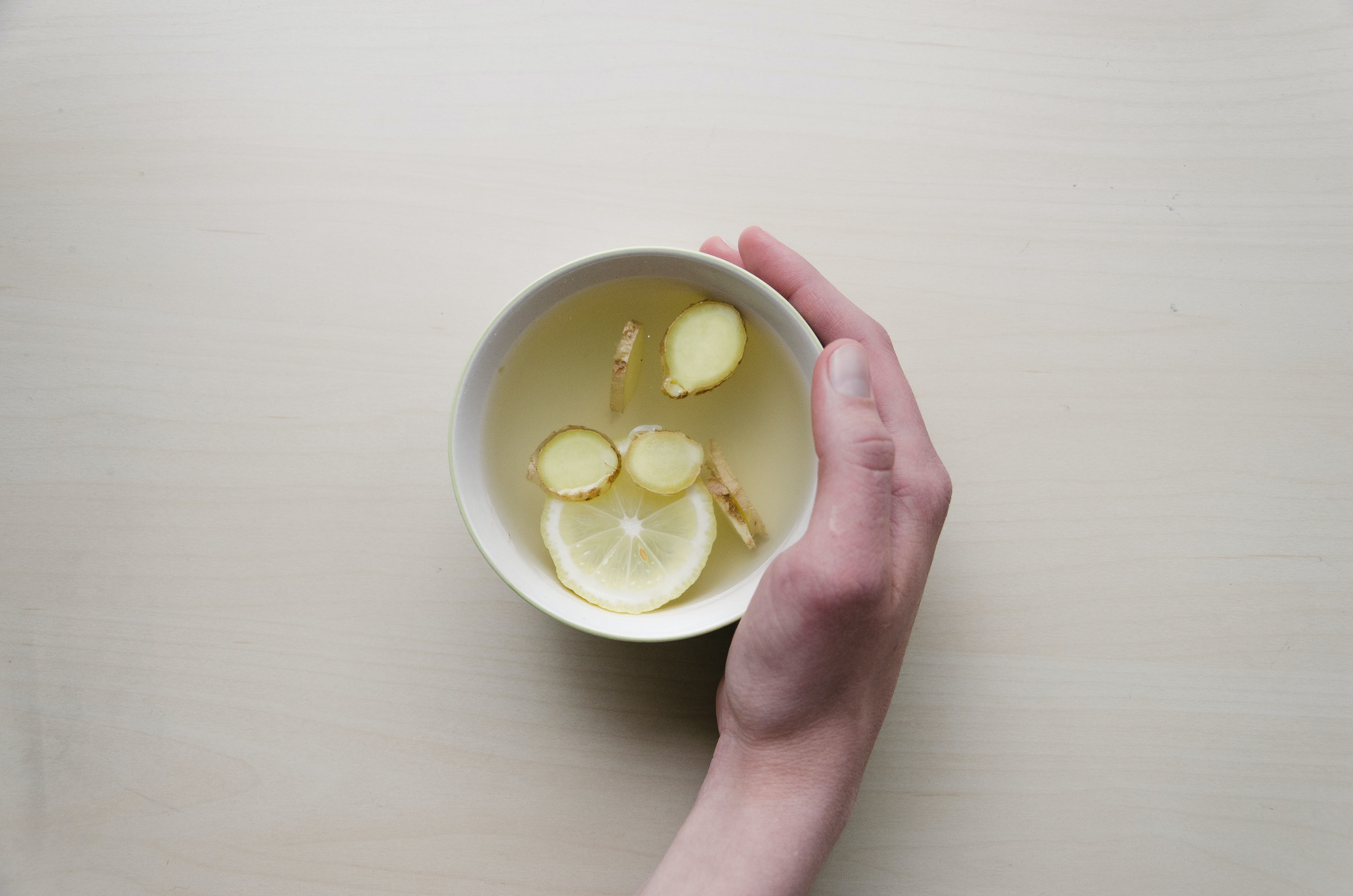 Ilustrasi minuman jahe lemon. (Sumber gambar: Unsplash)