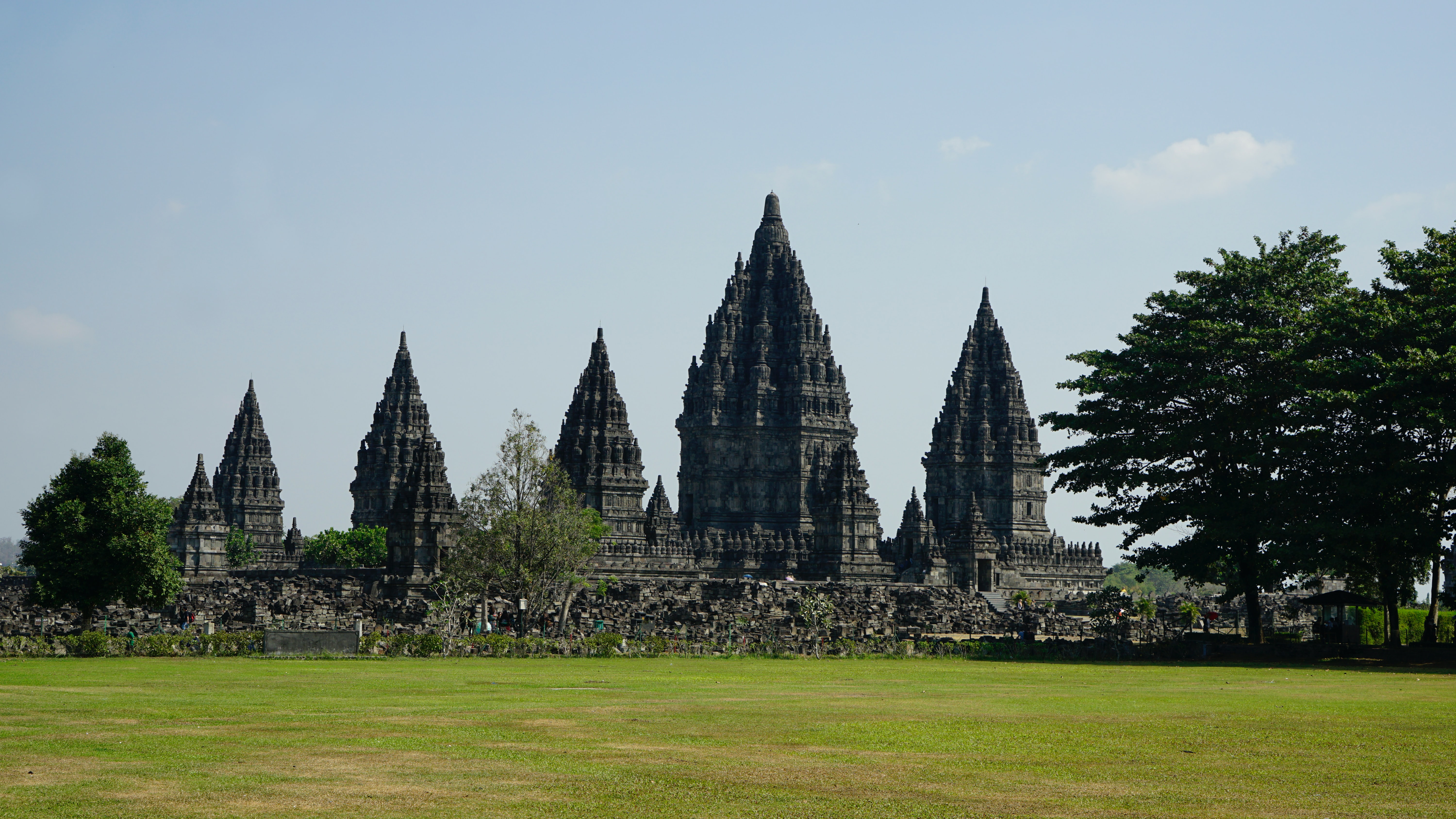 Candi Prambanan salah satu destinasi wisata di Yogyakarta (Sumber gambar: Afif Kusuma/Unsplash)