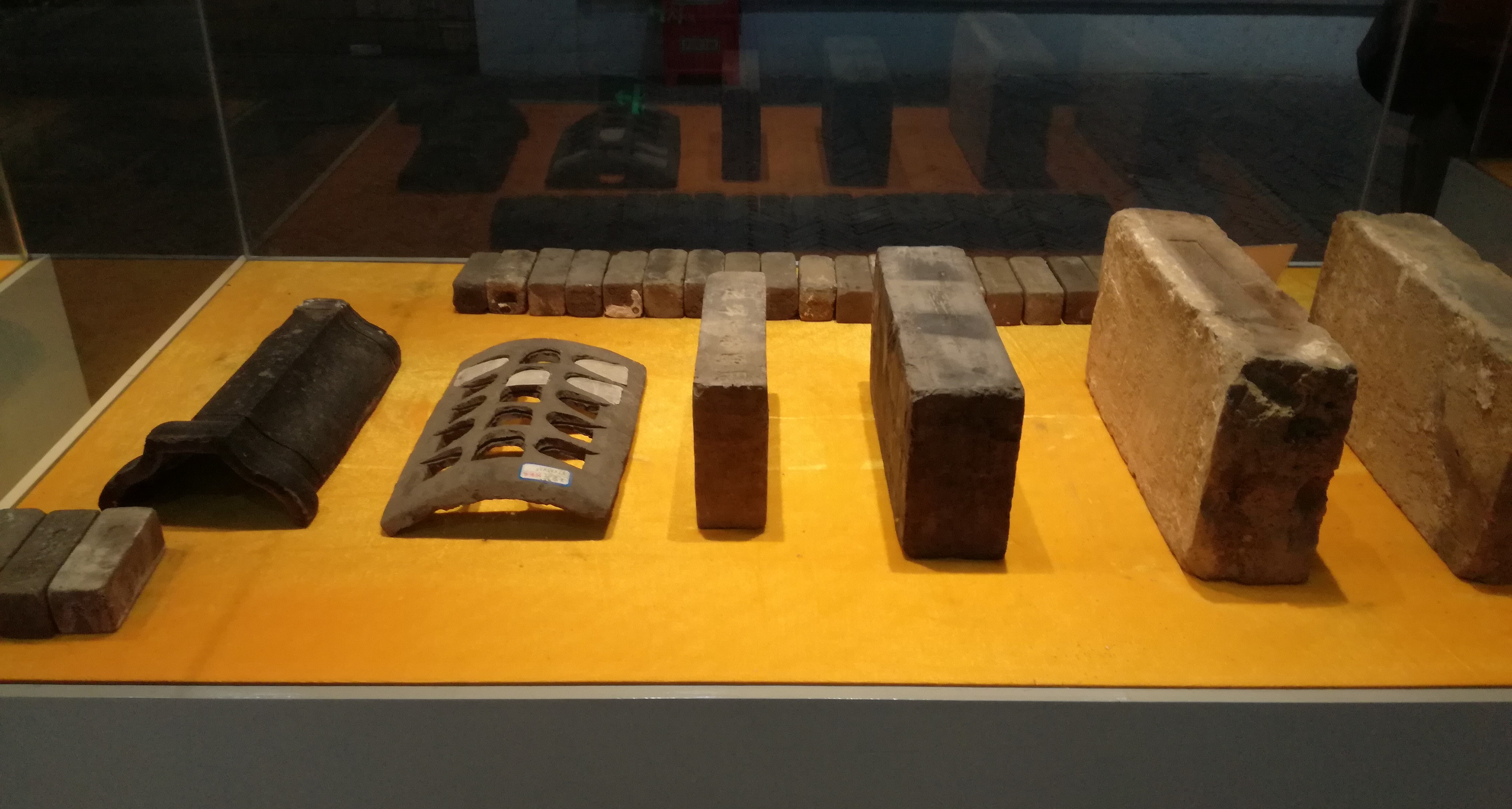 Batu bata dalam sejarah China di satu museum di Wuxi (sumber gambar: Hypeabis/Roni Yunianto) 