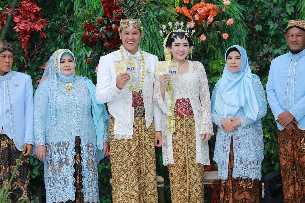 Via Vallen dan Chevra Yolandi melakukan resepsi pernikahan di Hotel JW Marriott Surabaya, Jumat (15/7/2022) pagi. (Sumber gambar: Instagram/@indosiar)