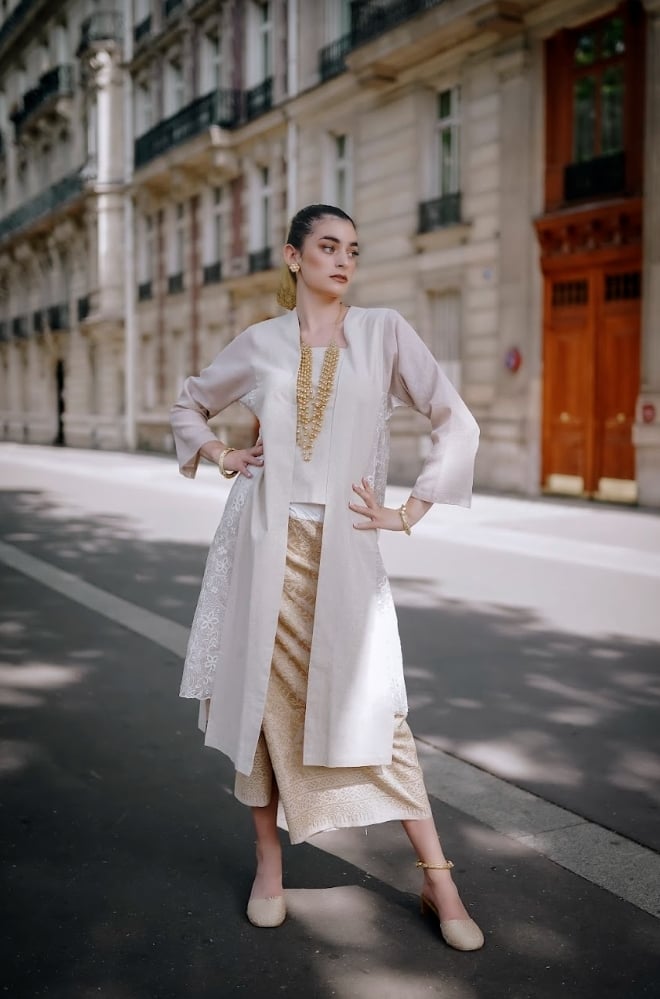 Koleksi fesyen di Front Row Paris 2022 (Sumber gambar: Indonesian Fashion Chamber)