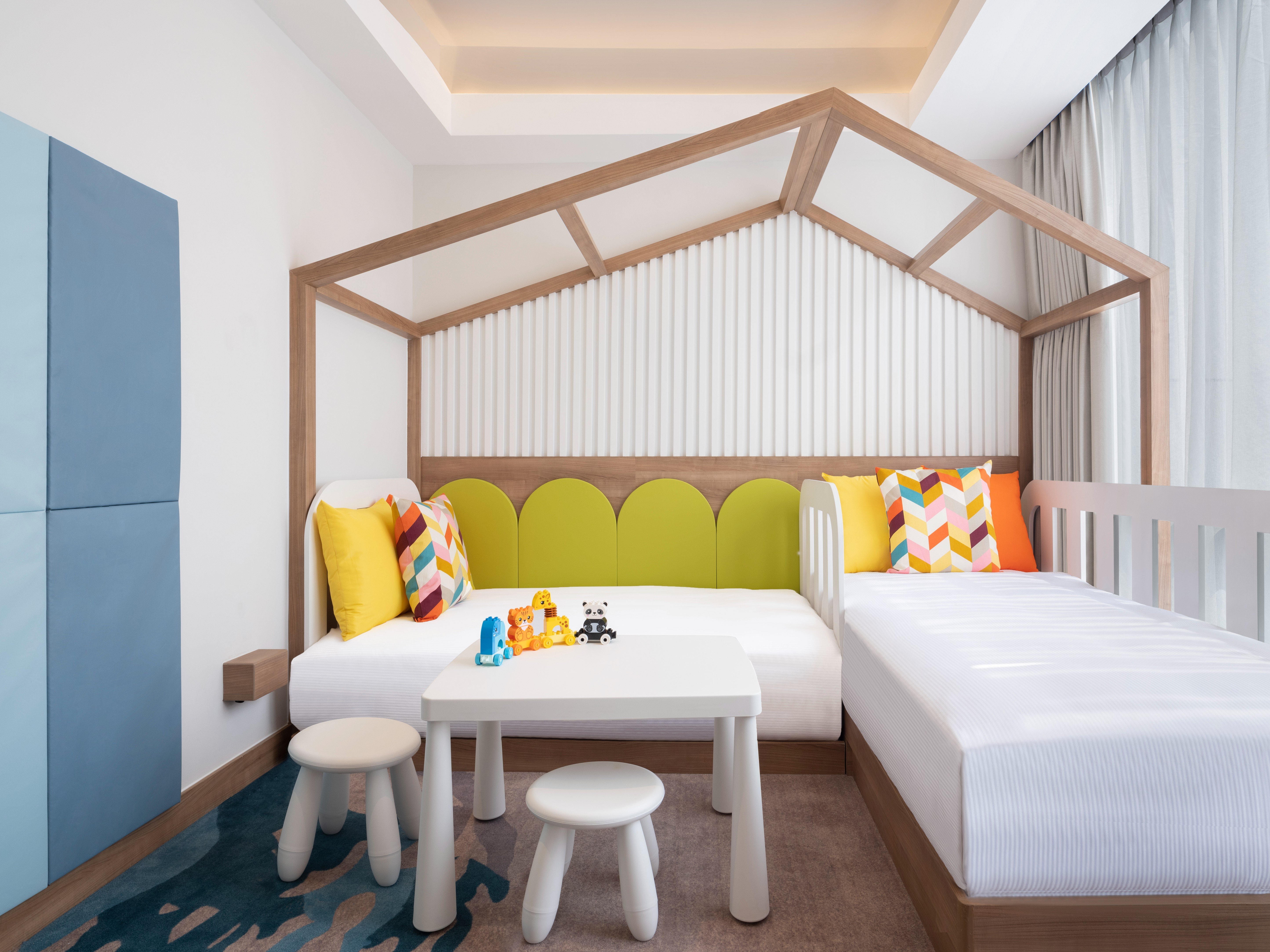 Ilustrasi ruang menginap keluarga  Hotel Hilton Garden Inn Jakarta, Taman Palem (sumber Hotel Hiltton Garden Inn)