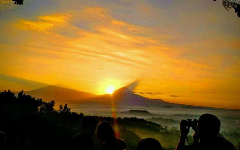 Pemandangan sunrise dari Desa Wisata Karangrejo, Borobudur. /jadesta.com