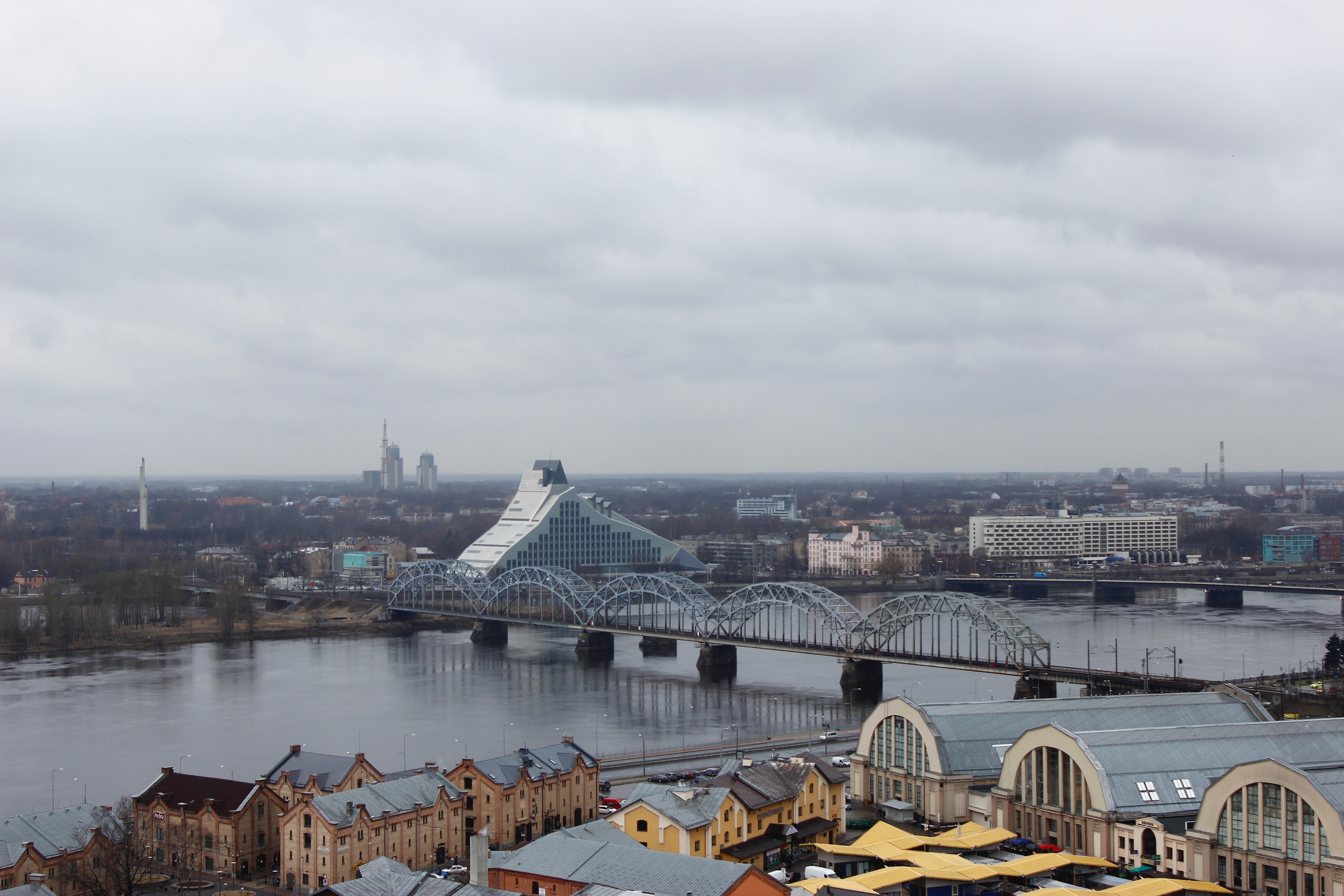 Ilustrasi jembatan di Kota Riga (sumber Unsplash/ L?sma Artmane)
