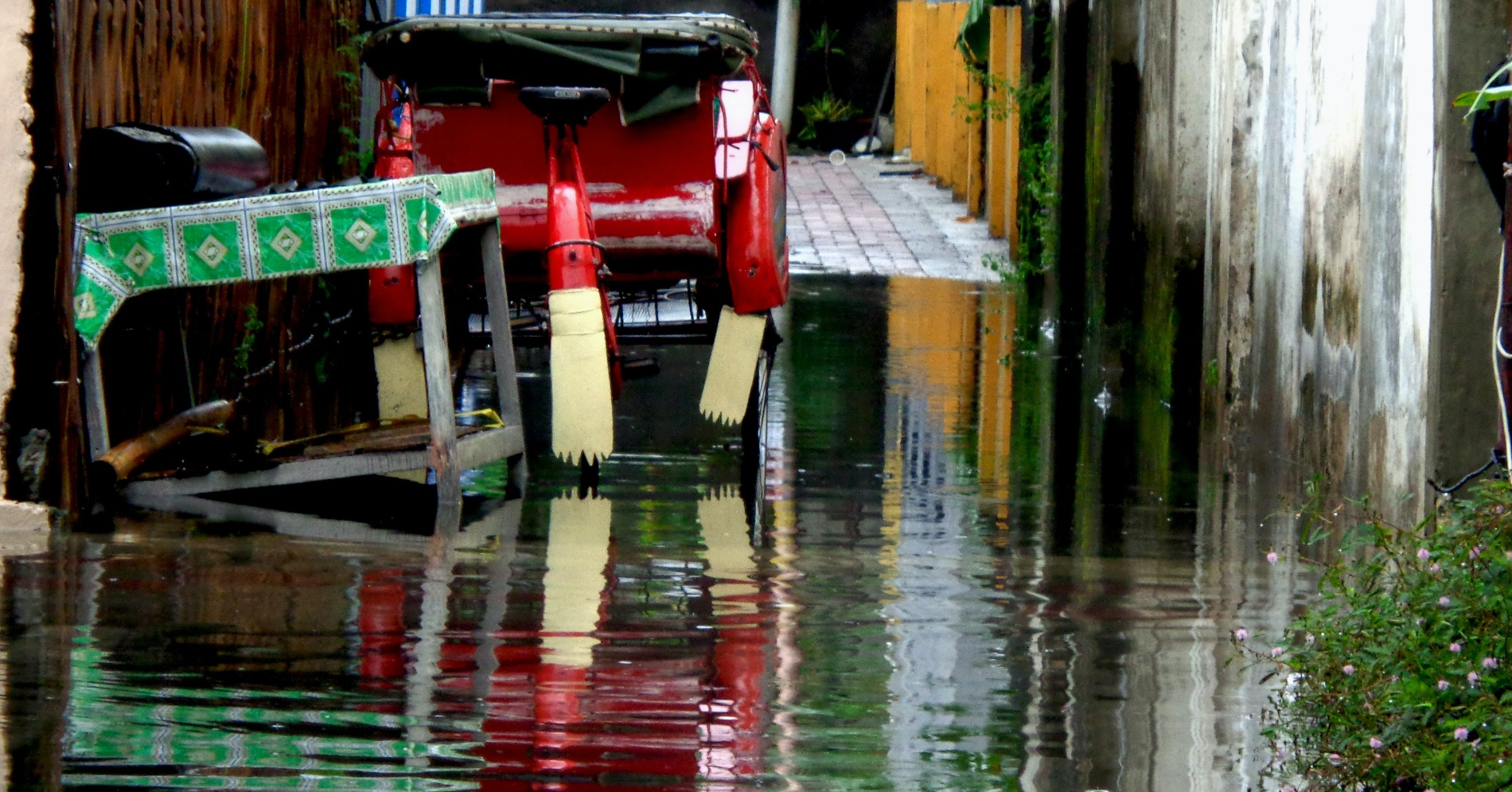 Ilustrasi banjir (sumber gambar Unsplash/ Prabu Panji)