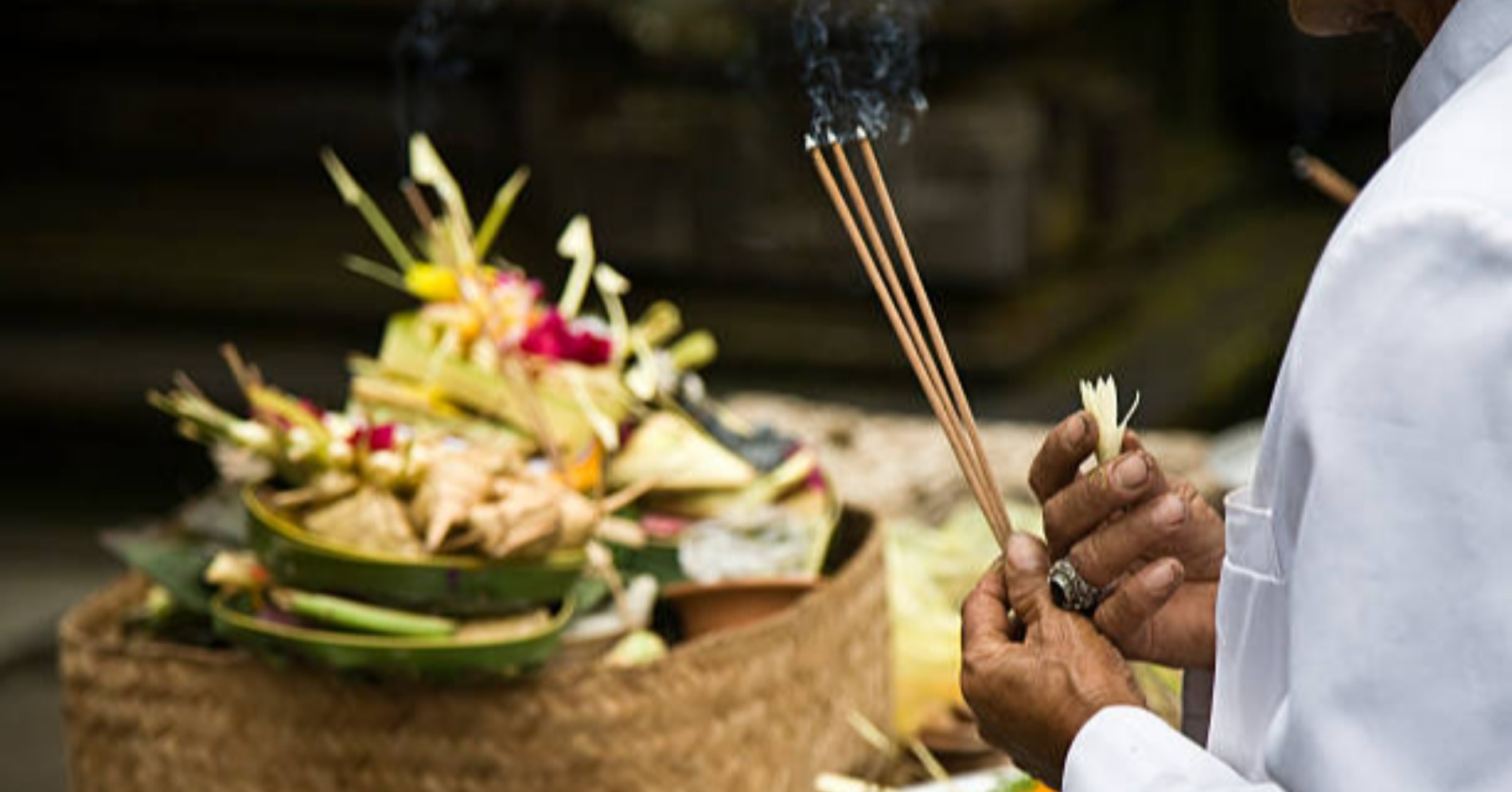 Ilustrasi upacara di Bali (seumber gambar Pexels)