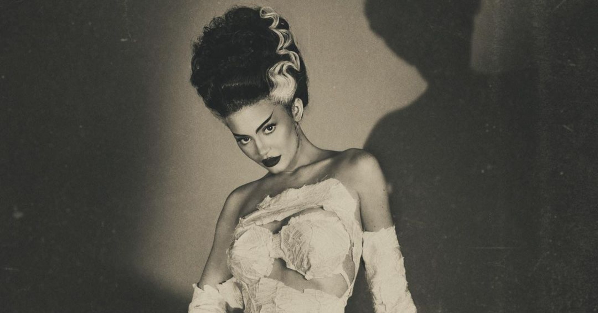 Kostum Bride of Frankenstein (Sumber gambar: Instagram.com/kyliejenner)