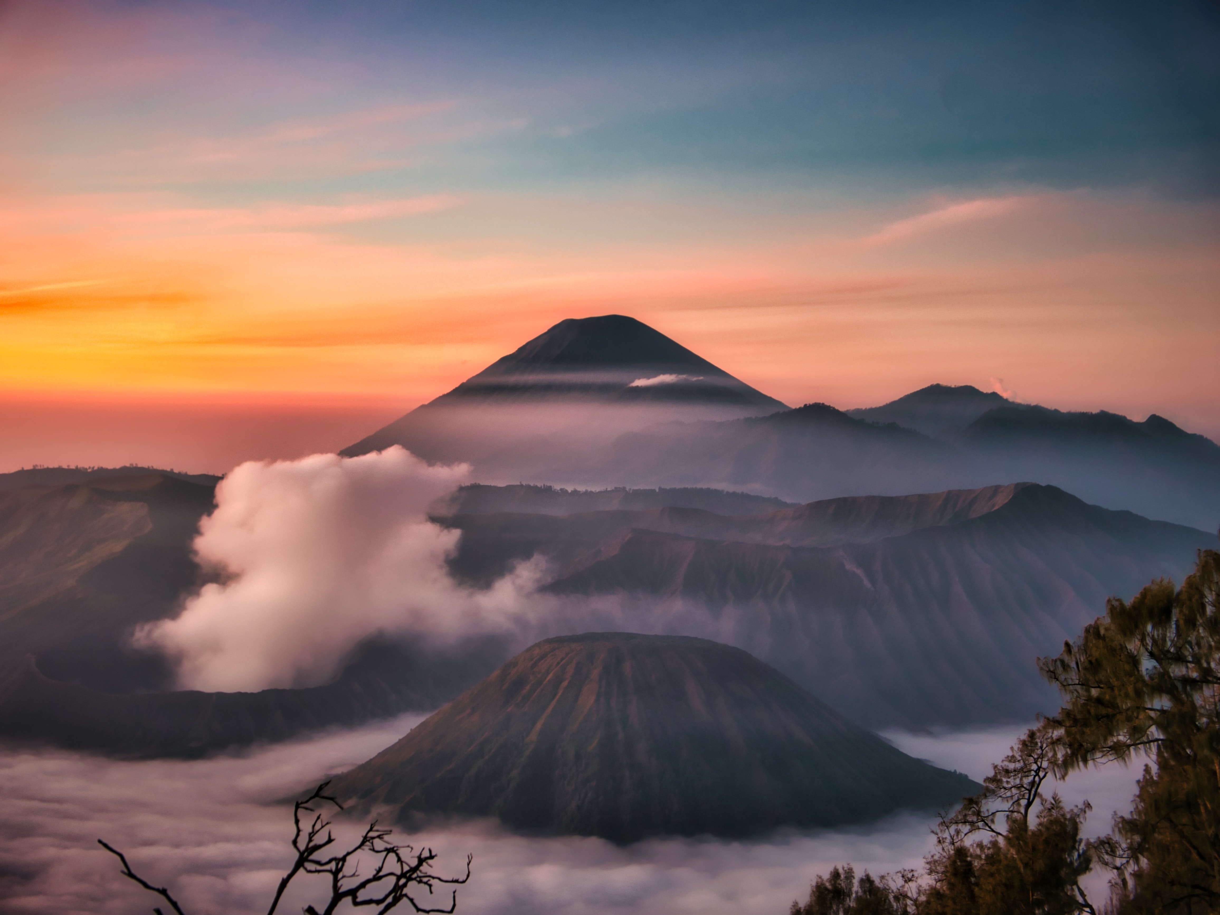Ilustrasi Gunung Semeru (sumber gambar Unsplash/Fajruddin Mudzakkir)