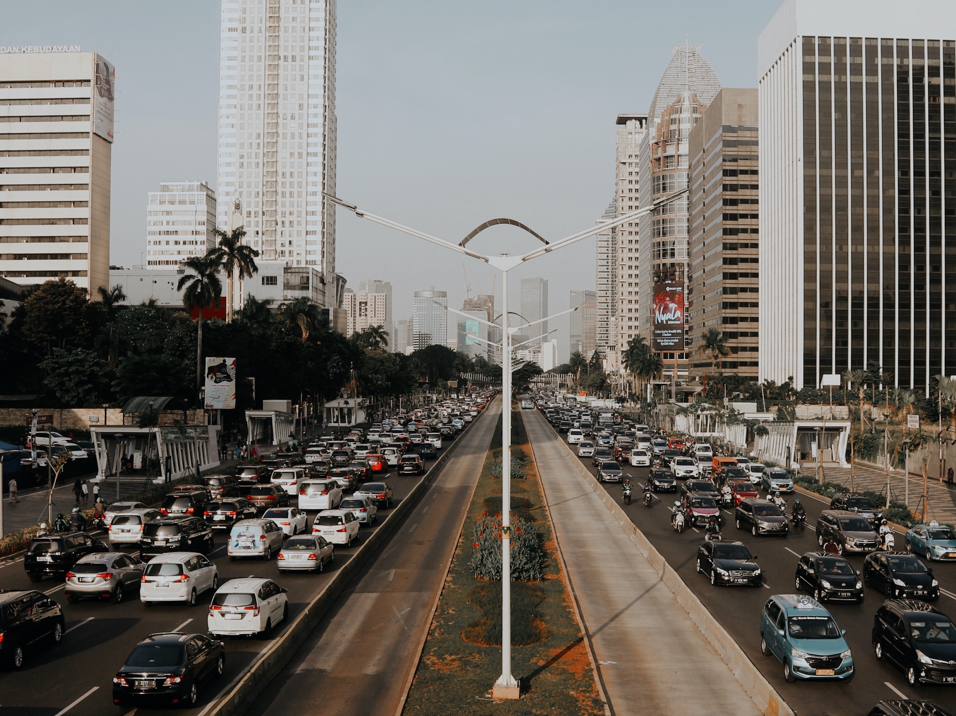 Ilustrasi lalu lintas Jakarta (Sumber gambar: Zalfa Imani/Unsplash)
