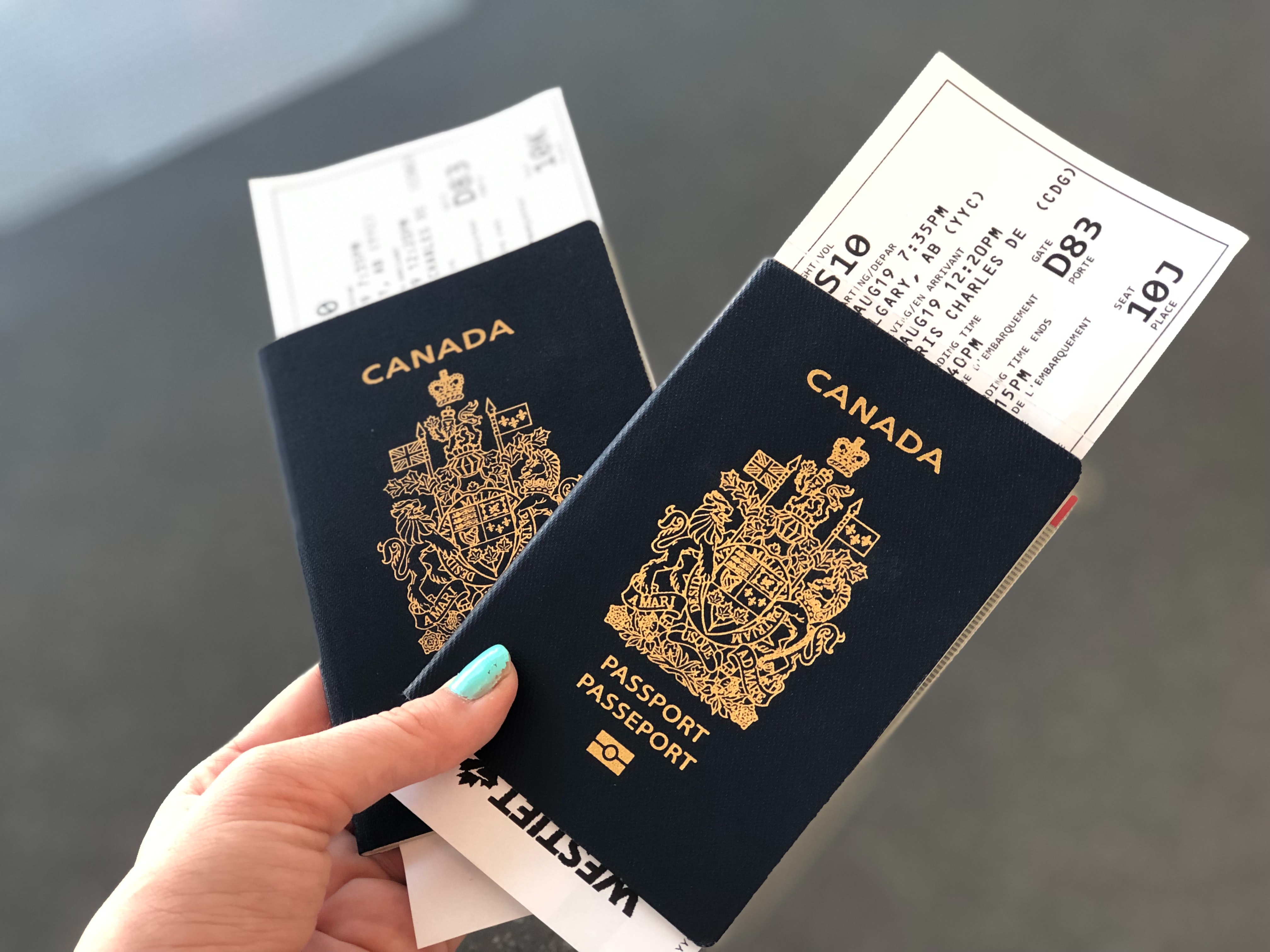 Paspor Kanada (Sumber gambar: Unsplash/Jaimie Harmsen)