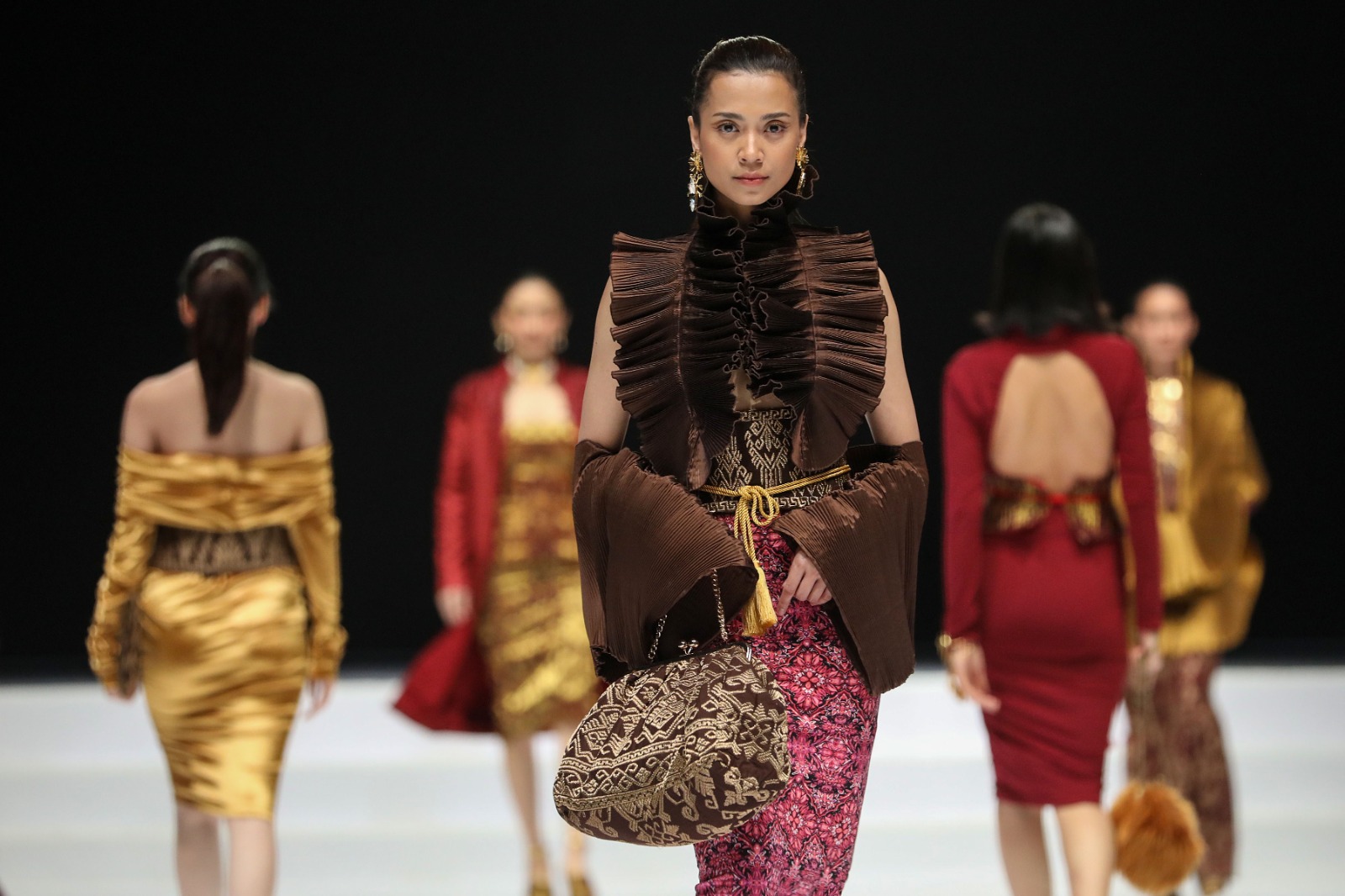 Panggung Nusantara Heritage di Indonesia Fashion Week (IFW) pada Sabtu, 25 Februari 2023. 