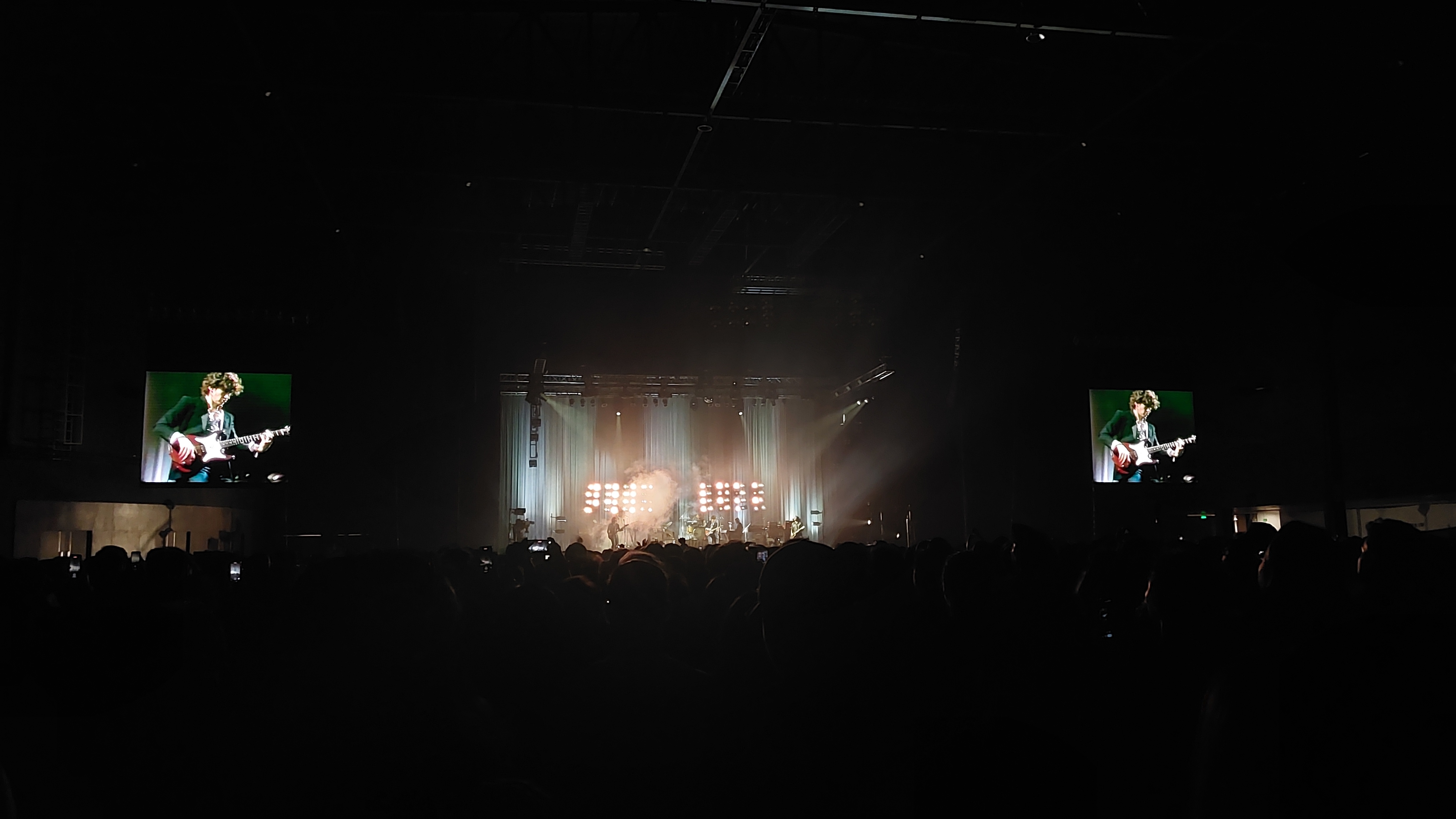 Konser Arctic Monkeys di Beach City International Stadium Ancol, Sabtu (19/3/2023).