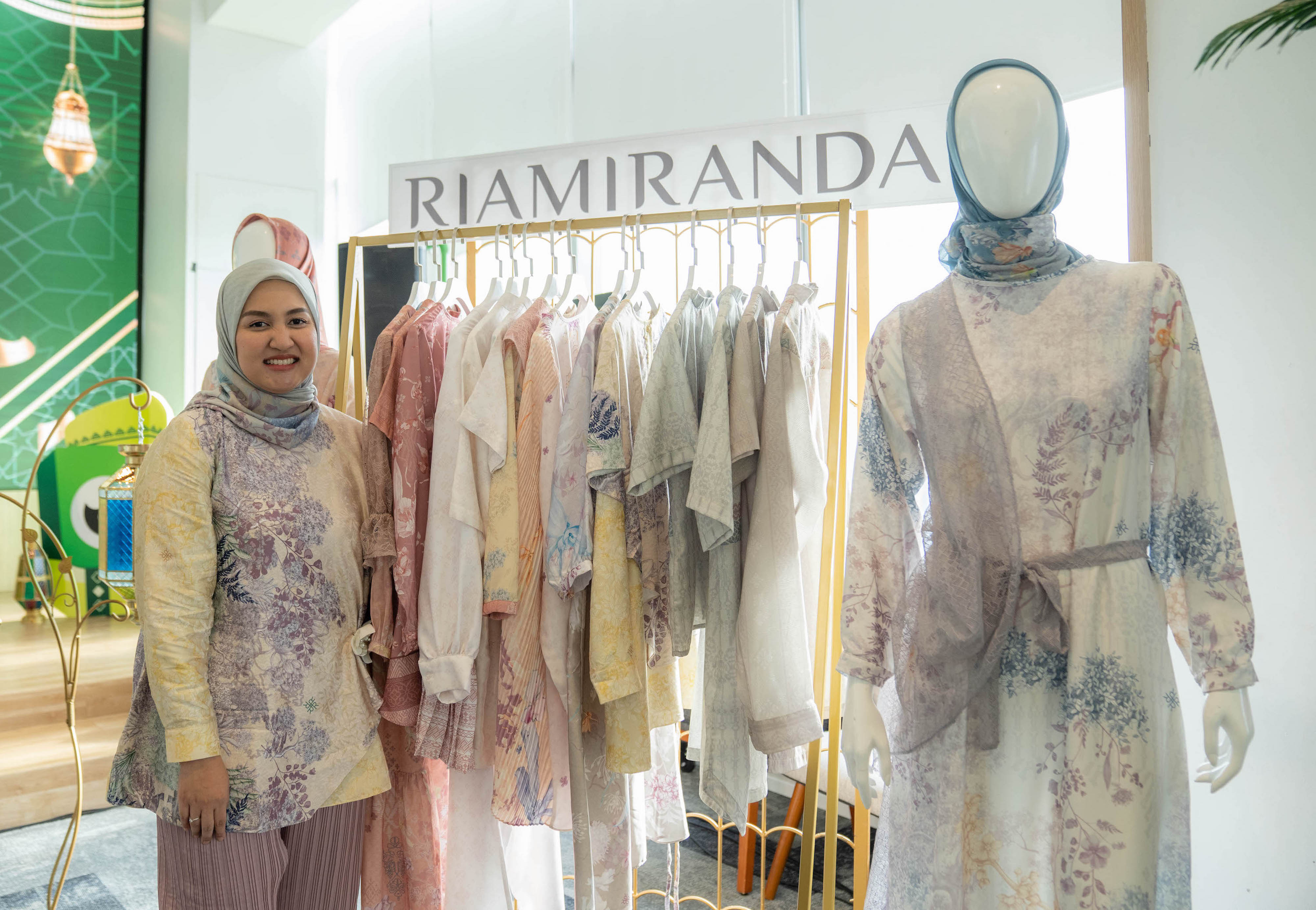 Koleksi spesial Ramadan dari perancang Ria Miranda (sumber gambar : Tokopedia)