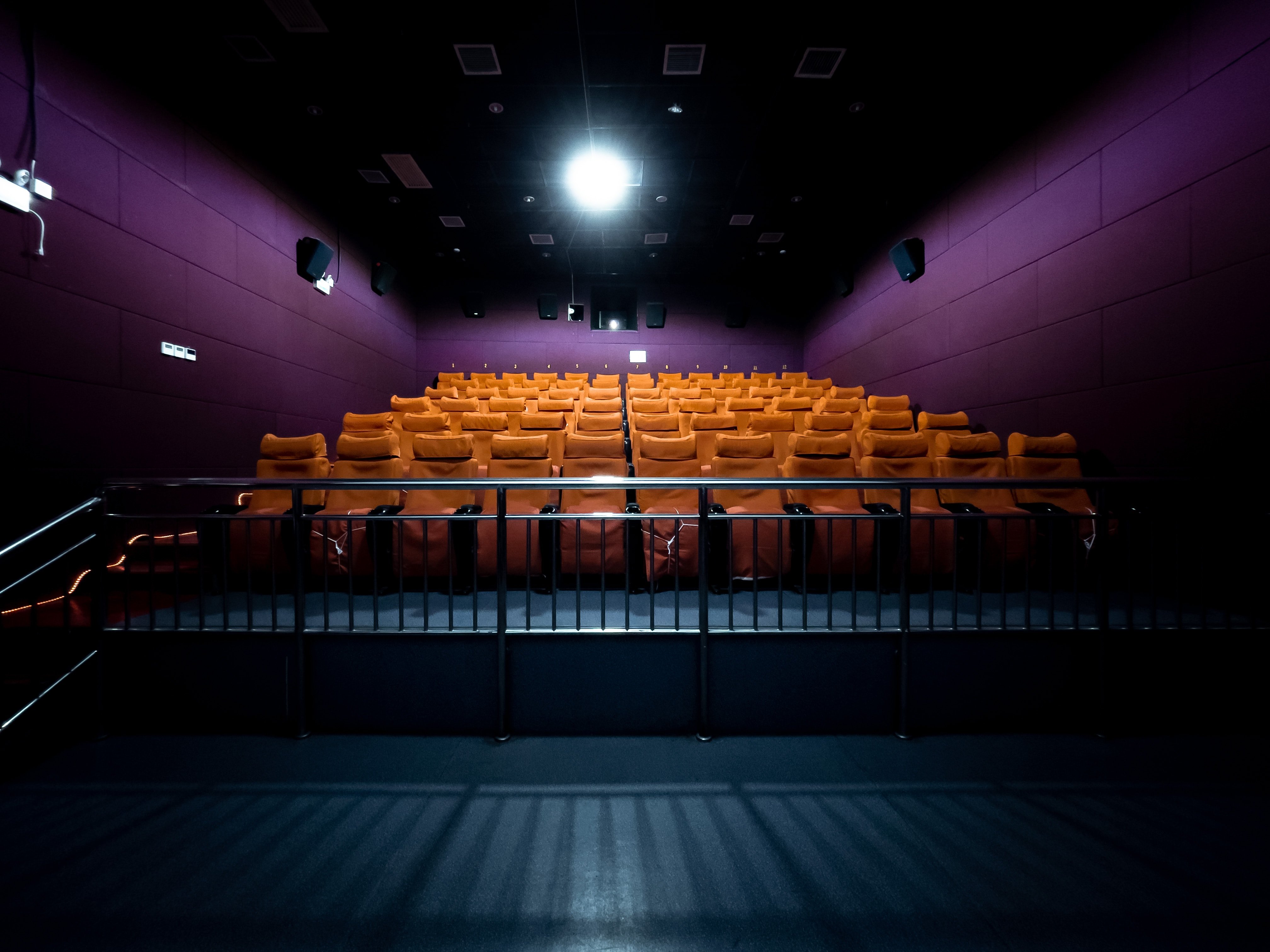 Perlu adanya penambahan infrastruktur bioskop untuk perfilman nasional (Sumber gambar: Rudy Dong/Unsplash)