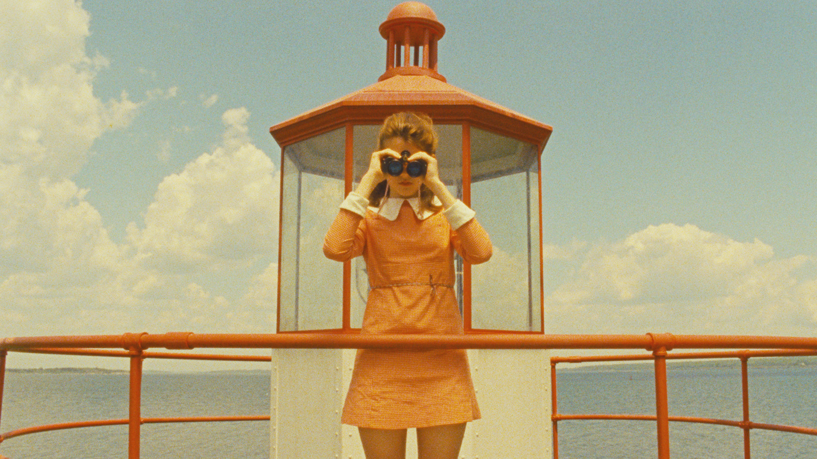 Pengambilan gambar statis dalam film Wes Anderson (Sumber Foto: Slash Film)