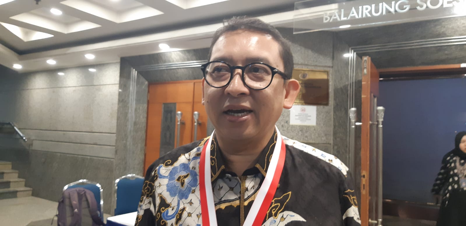 Anggota DPR Fadli Zon yang menjadi kolektor benda Nusantara. (Sumber gambar : Desyinta Nuriaini)