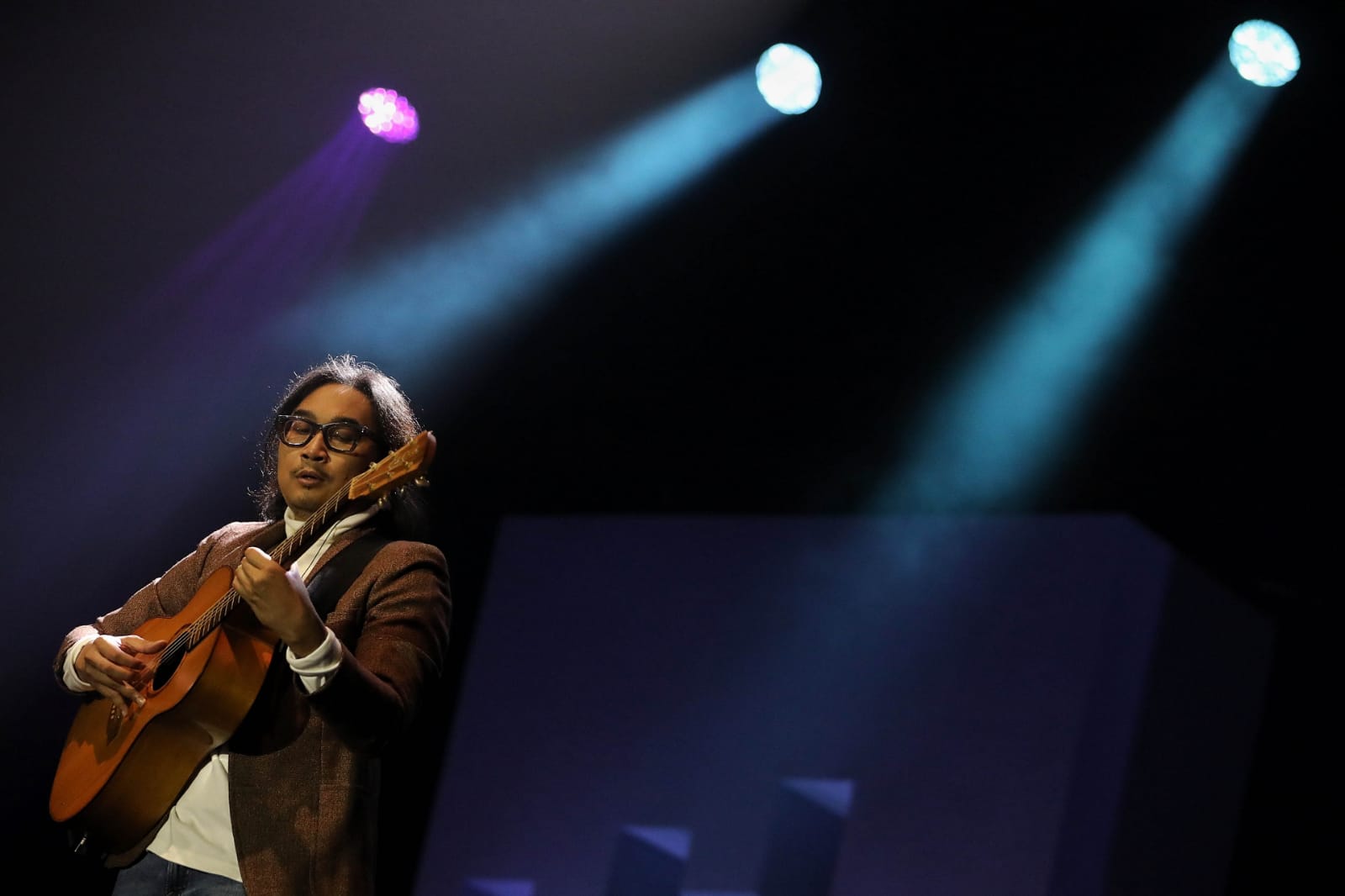 Penampilan Adhitia Sofyan di BNI Java Jazz Festival 2023 di JIExpo Kemayoran, Jakarta, Sabtu  (3/6/2023). (Sumber gambar: JIBI/Bisnis/Eusebio Chrysnamurti)