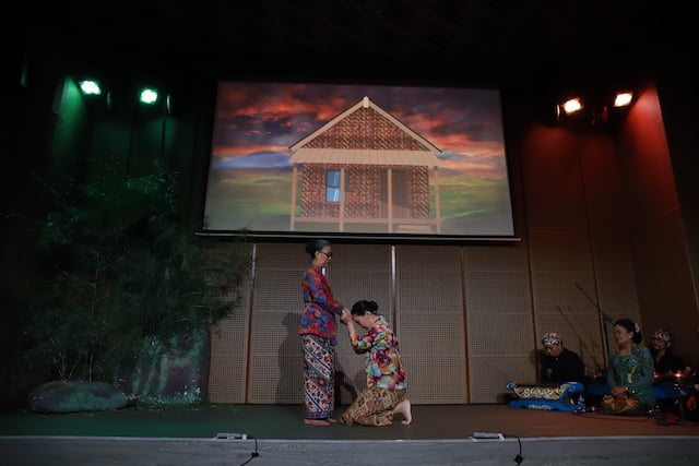 Salah satu adegan dalam pertunjukan Kuntilanak Mangga Dua (Sumber gambar: Indonesia Kaya)