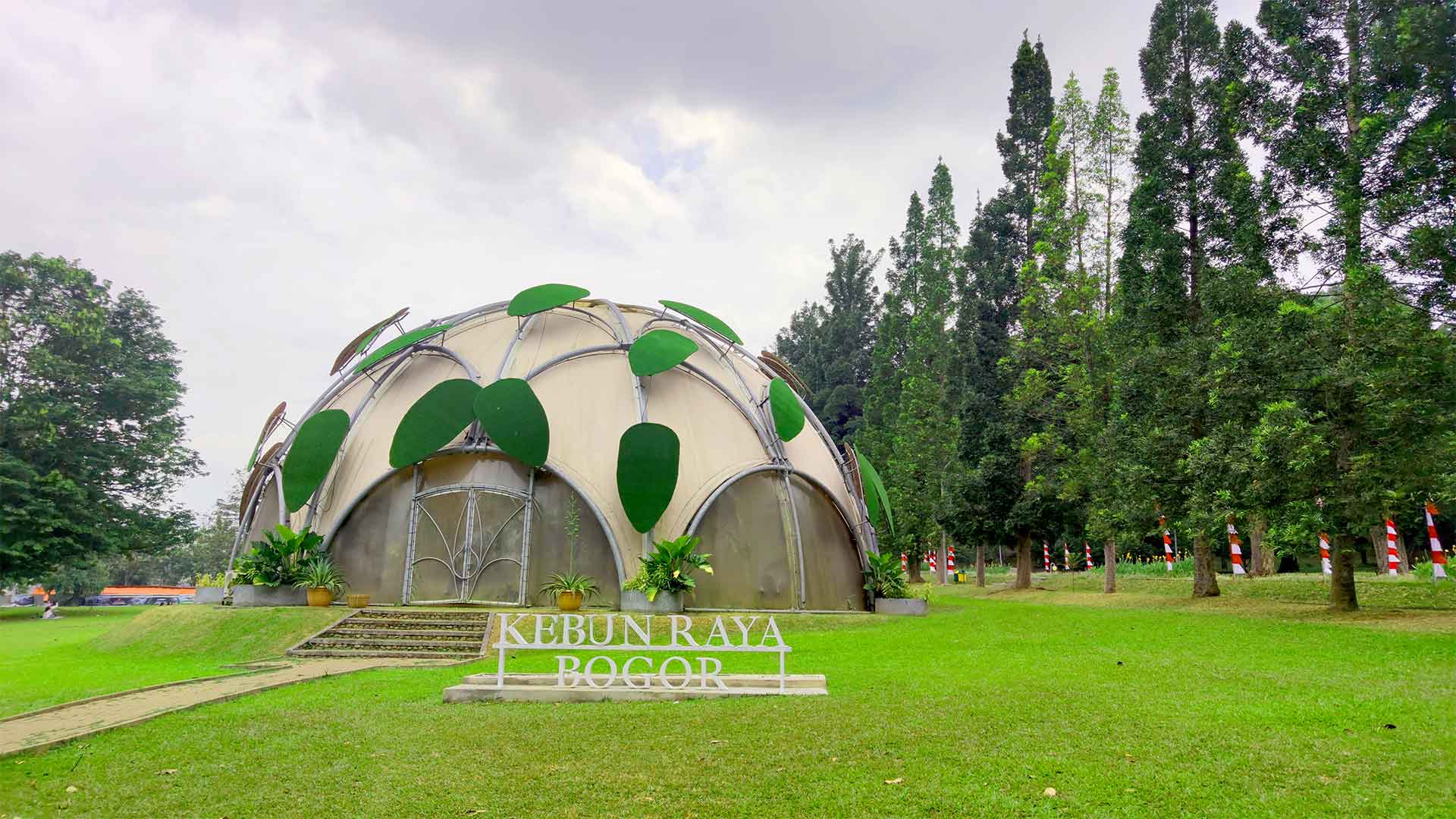 Kebun Raya Bogor (Sumber: Kebun Raya)