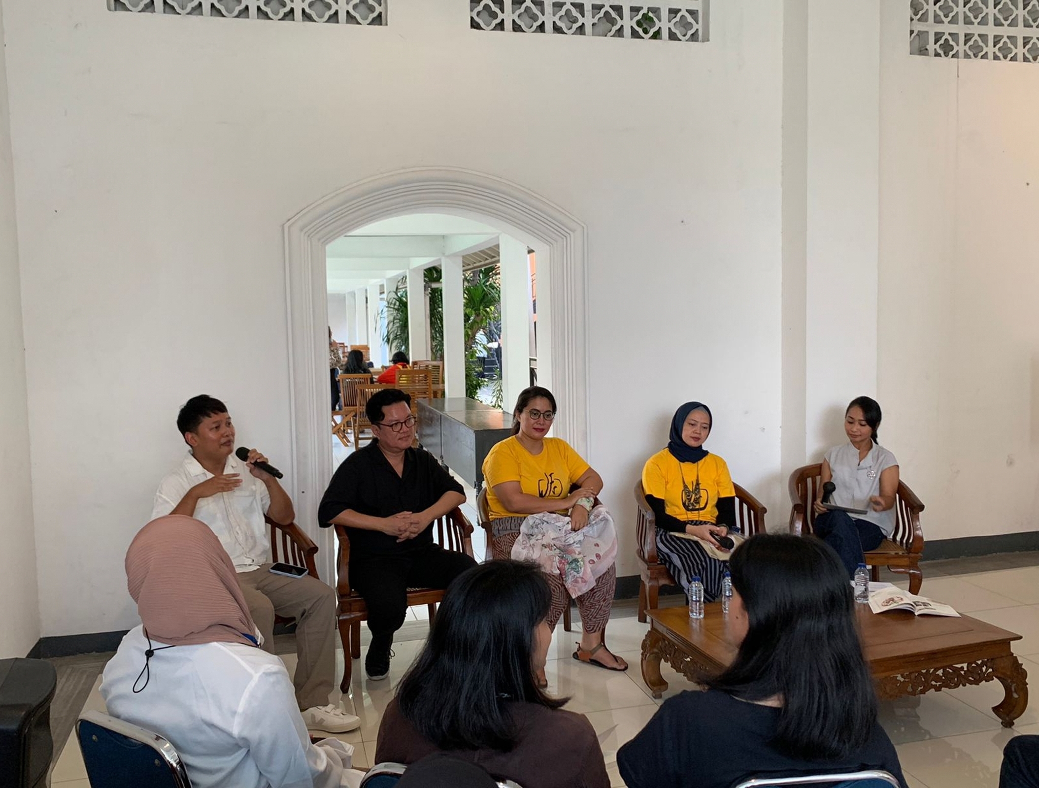 Acara diskusi buku Ngider Makan dari Halte ke Halte di Galeri Nasional, Jakarta, Kamis (22/6/2023). Sumber gambar: Hypeabis.id/Luke Andaresta
