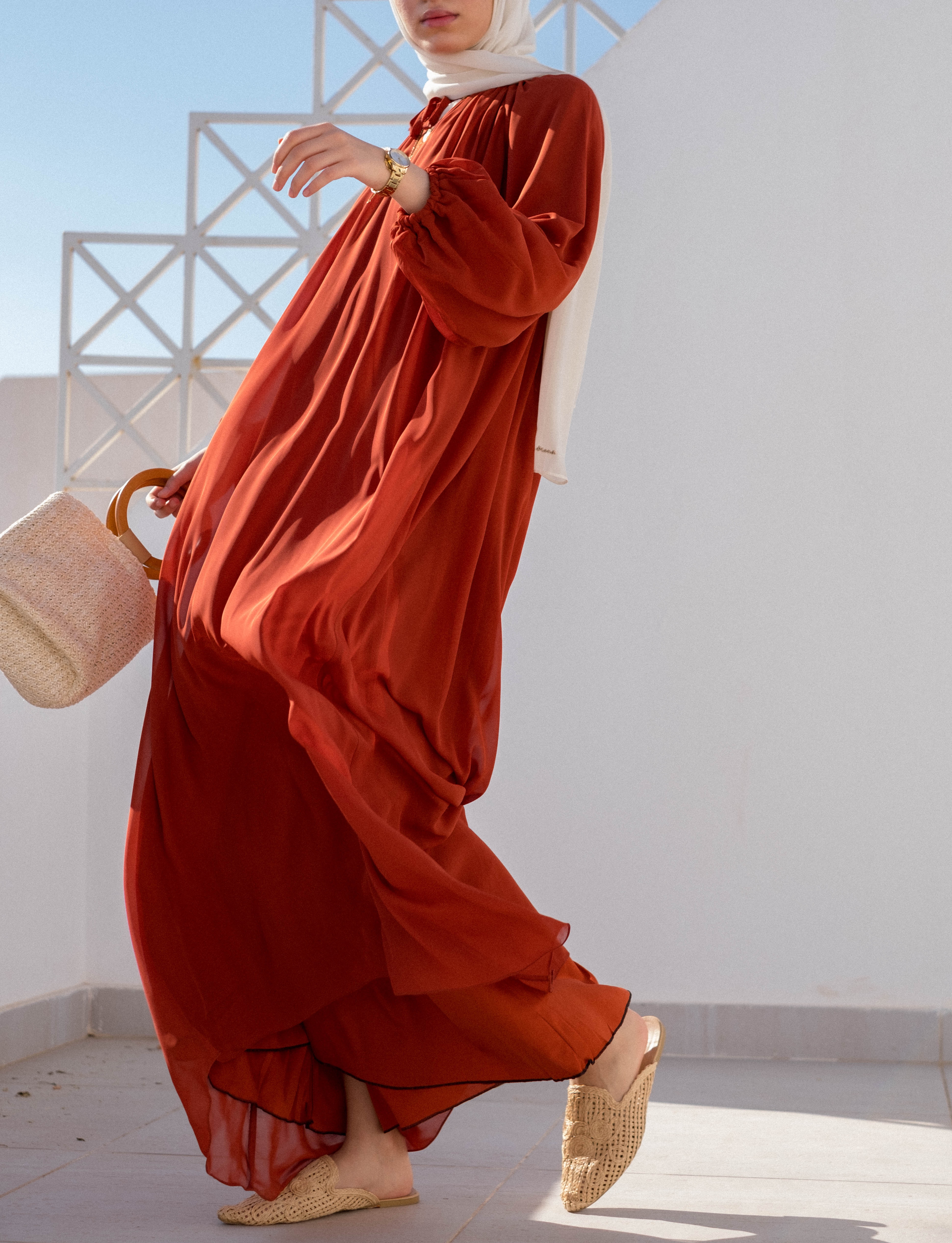 Orange dress (Sumber gambar: Reham Youssef/Unsplash)