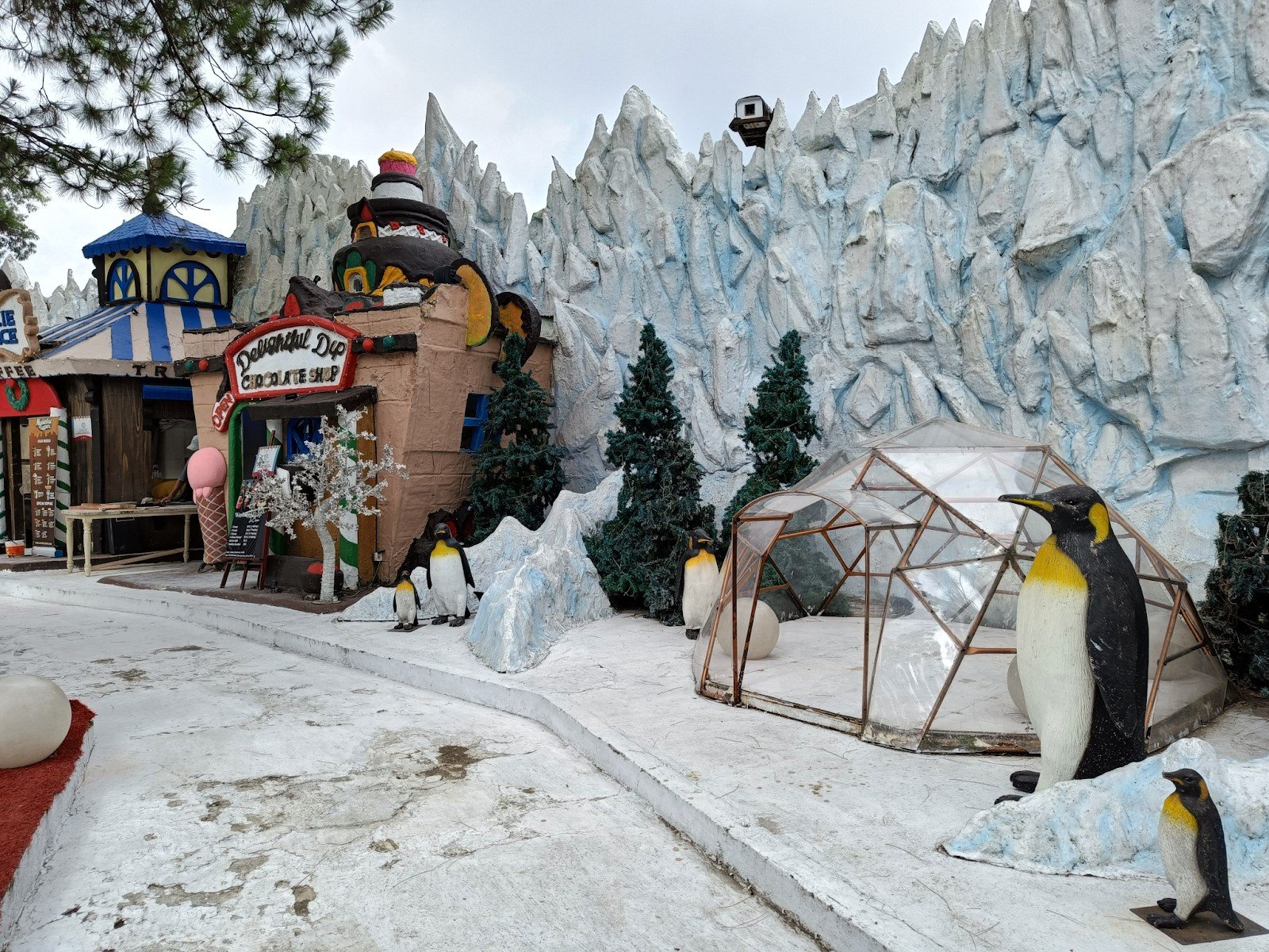 Snow Village (Sumber Foto: Instagram/@lembangwonderland)