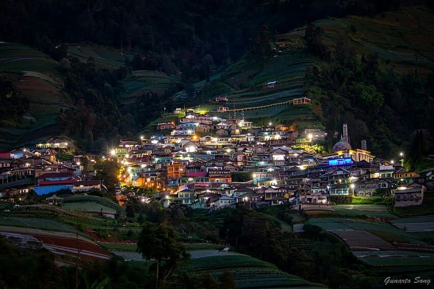 Nepal van Java di malam hari (Sumber Foto: Instagram/@nepal_van_java)