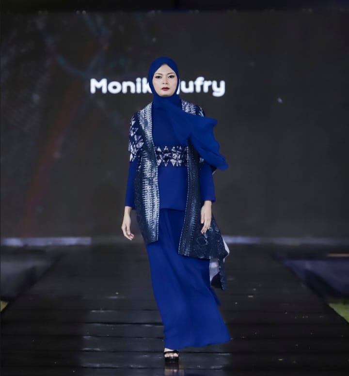 koleksi fesyen dari Monika Jufry (sumber gambar : IFC)
