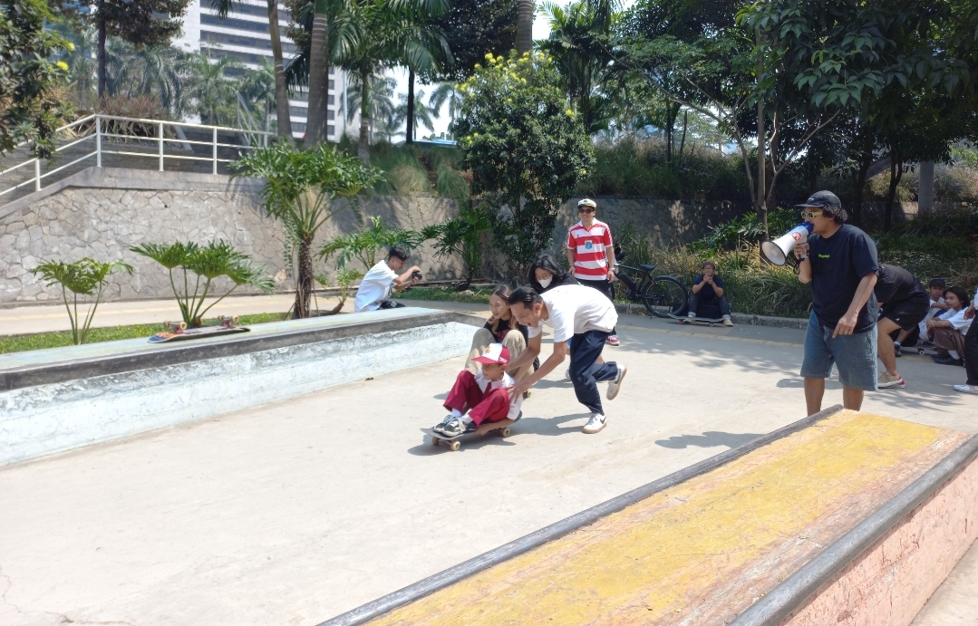 Jakarta Skateboarding gelar acara Skate Movement Independence Day di Skatepark Dukuh Atas, Jakarta Pusat. (Sumber gambar: Chelsea Venda/Hypeabis.id)