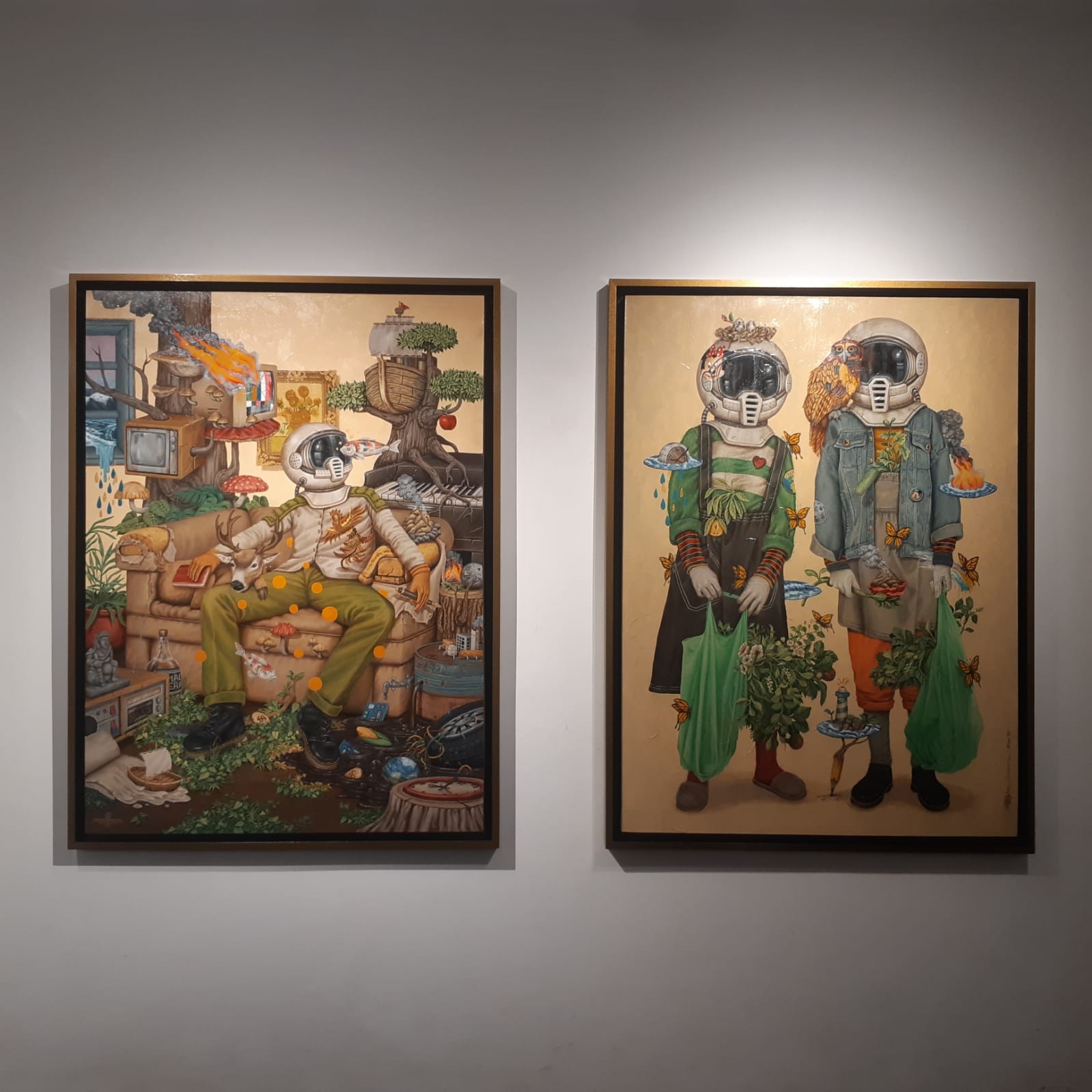 Sejumlah karya Iwan Suastika  di pameran  The Man Who Carried A Mountain  (sumber gambar Prasetyo Agung Ginanjar)