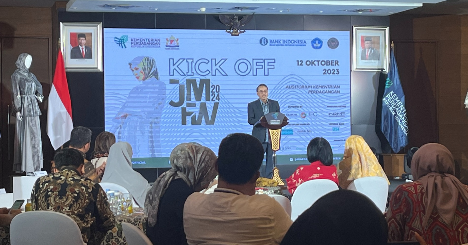 Direktur Jenderal Pengembangan Ekspor Nasional Didi Sumedi membuka Kick-off JMFW 2024 (Sumber gambar: Indah Permata Hati/Hypeabis.id)