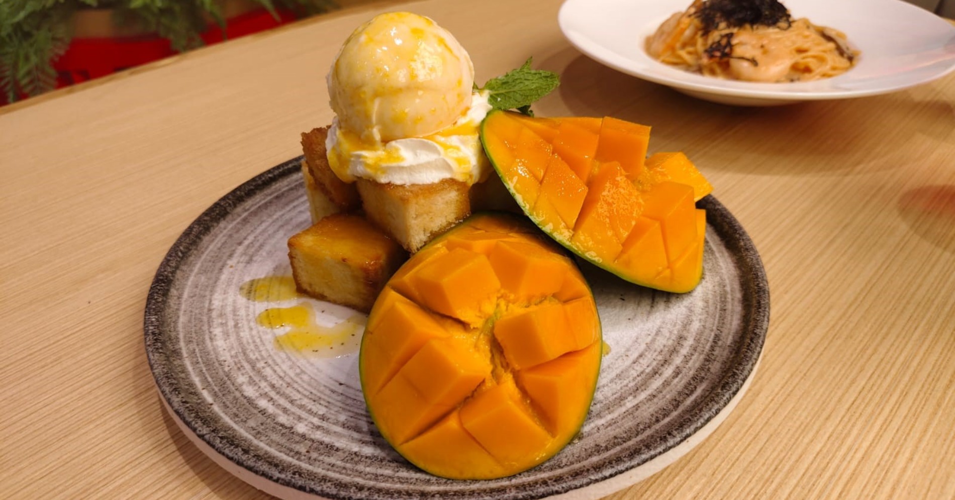 Dessert Fresh Mango Honey Toast (Sumber Foto: Hypeabis.id/Kintan Nabila)