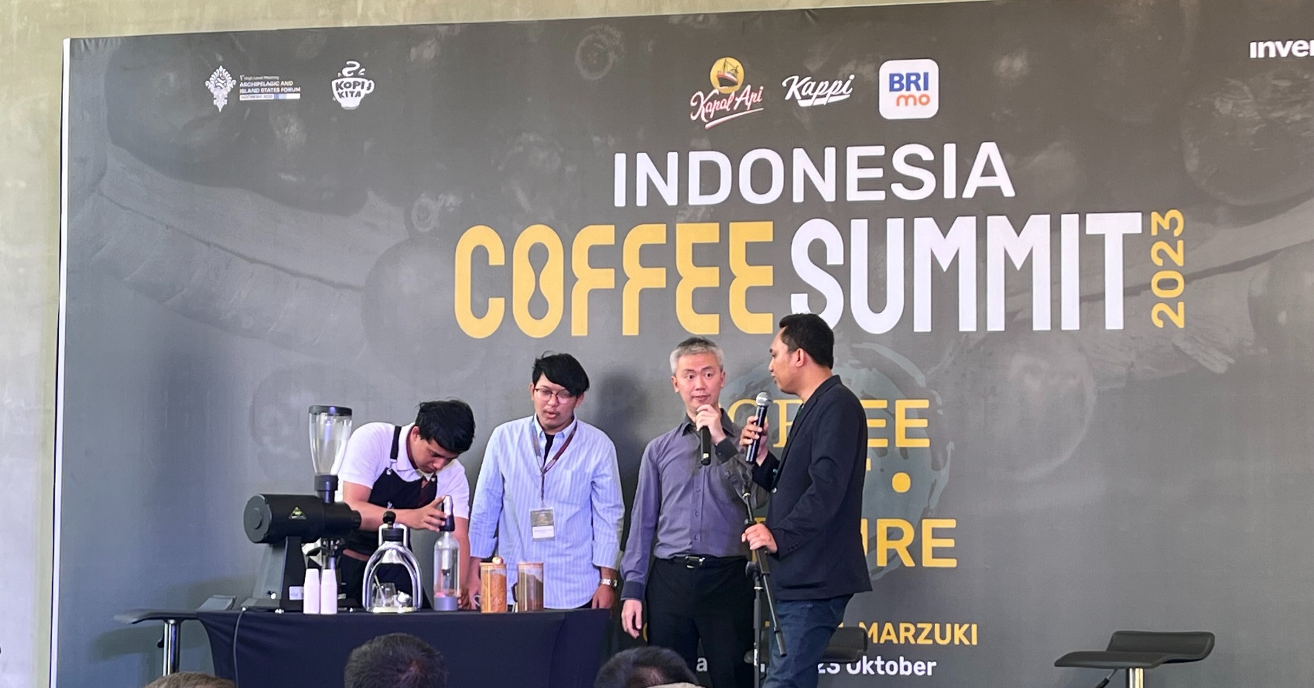 Founder Acaraki Jony Yuwono di Indonesian Coffee Summit 2023 (Sumber gambar: Indah Permata Hati/Hypeabis.id)