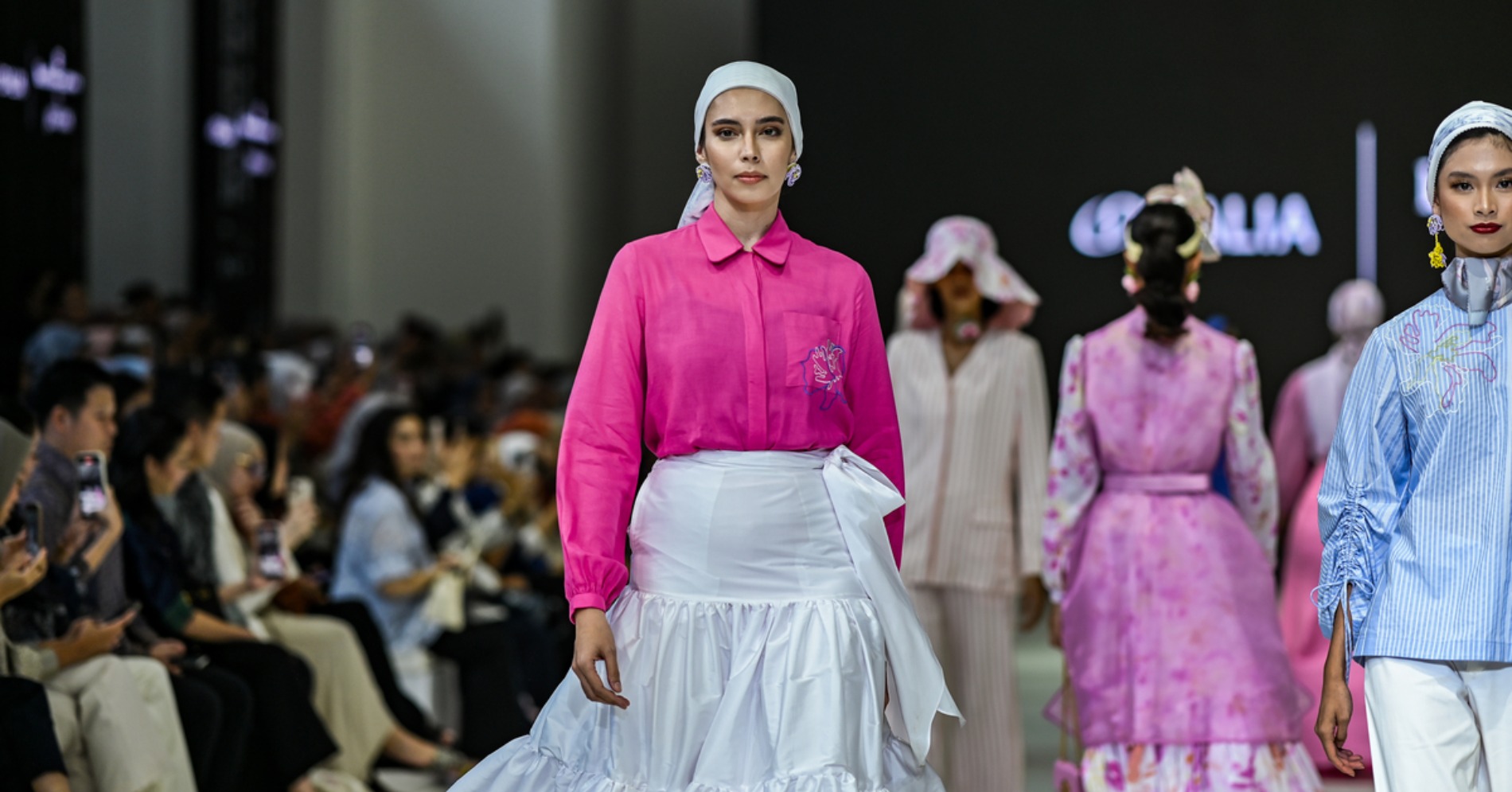 Fesyen wanita Malaysia dalam koleksi Buttonscarves x Jovian (Sumber Foto: JFW 2024)