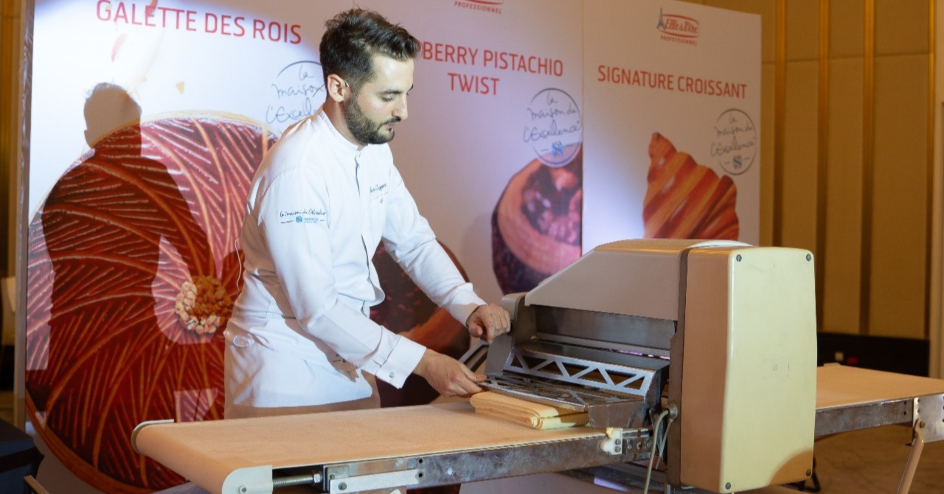 Chef Pastry Kevin Zwygart membuat croissant dengan mesin dough sheeter (Sumber Foto: Elle & Vire)